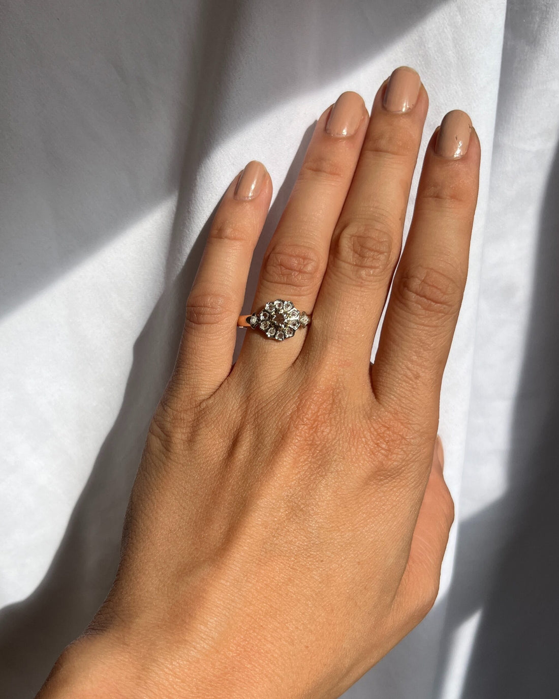 Anillo de margaritas con diamantes &quot;Elizabeth&quot;