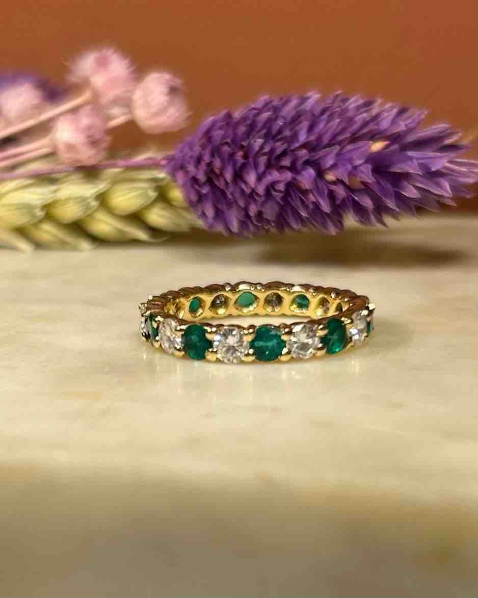 Anillo de bodas "Maegan" con esmeralda americana y diamantes