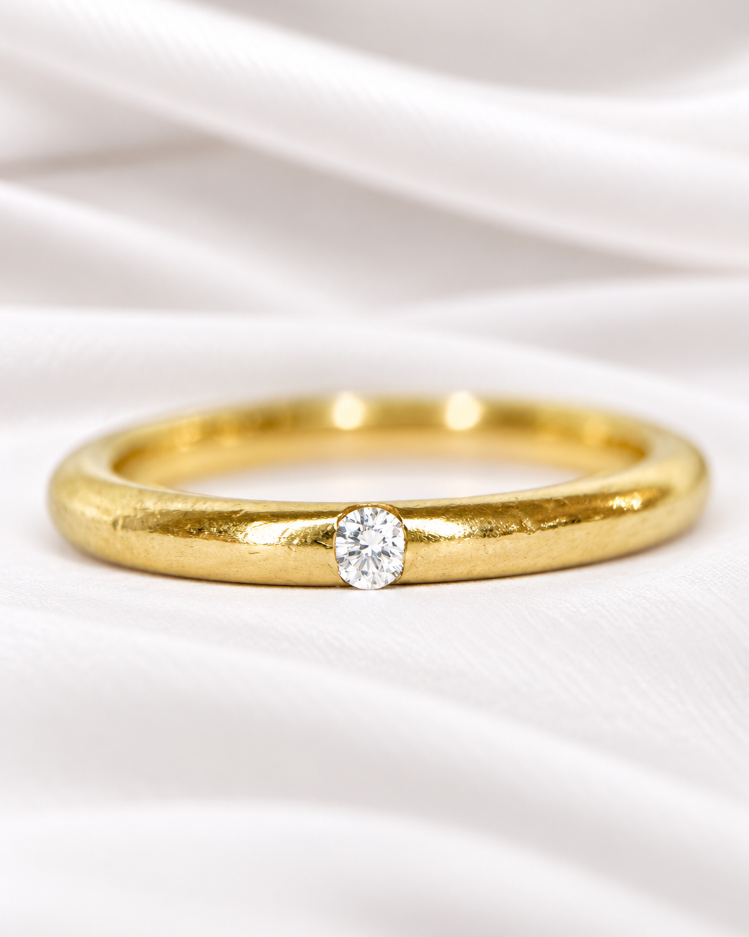 “Léa” Diamond Solitaire Band Ring in Gold 4g