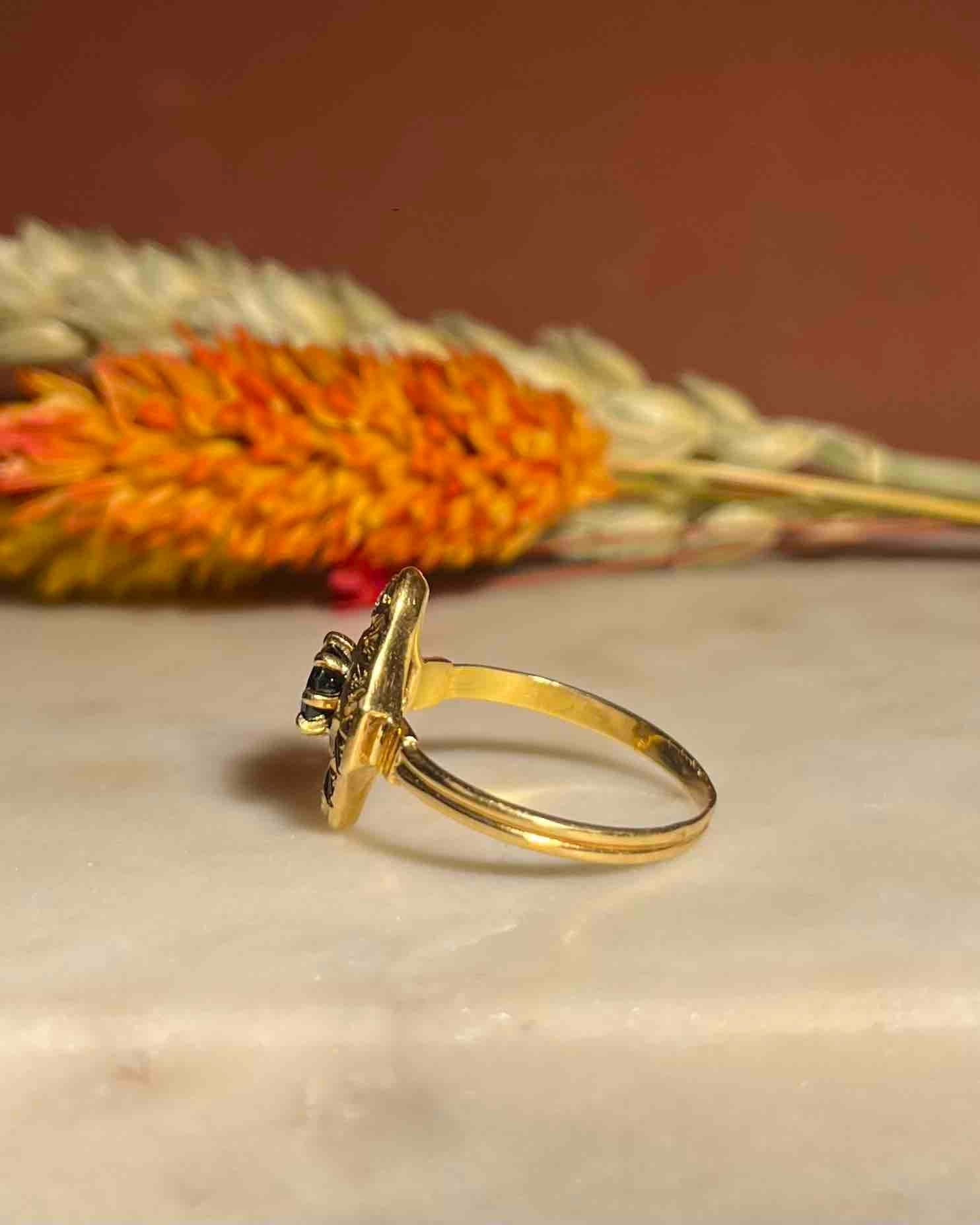 Anillo de zafiro y diamantes estilo Art Déco "Perrine"