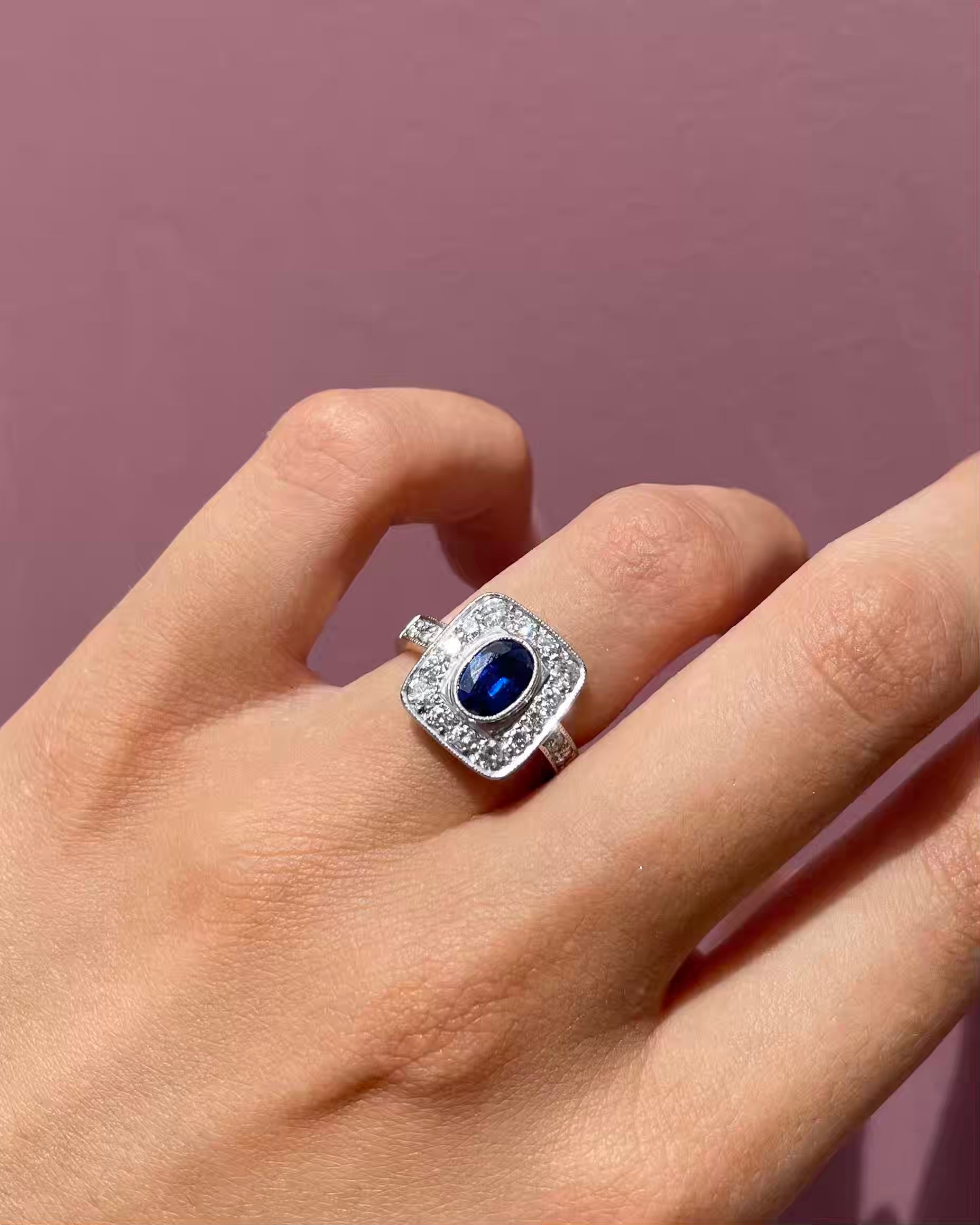 Art Deco Style Ring with 1.05 Carat Sapphire and Diamonds "Giuseppa"