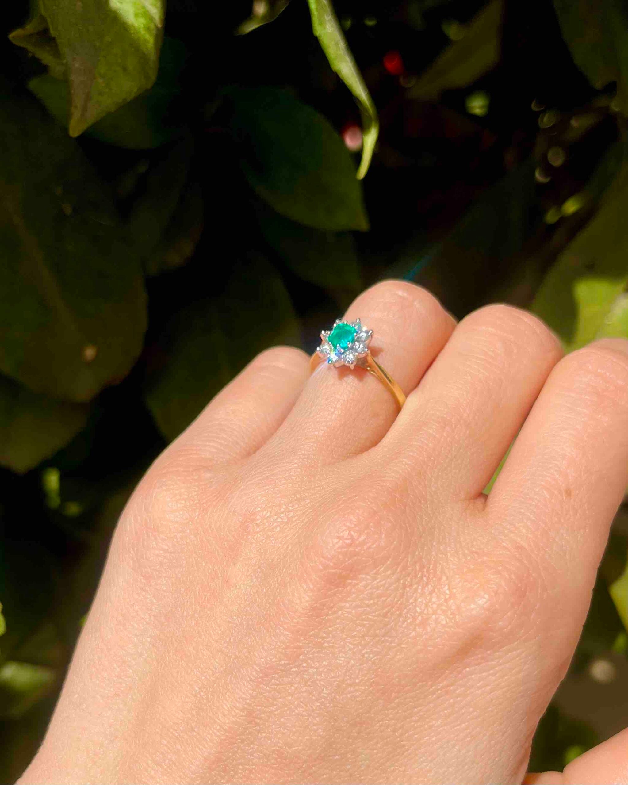 "Érine" Emerald and Diamond Daisy Ring