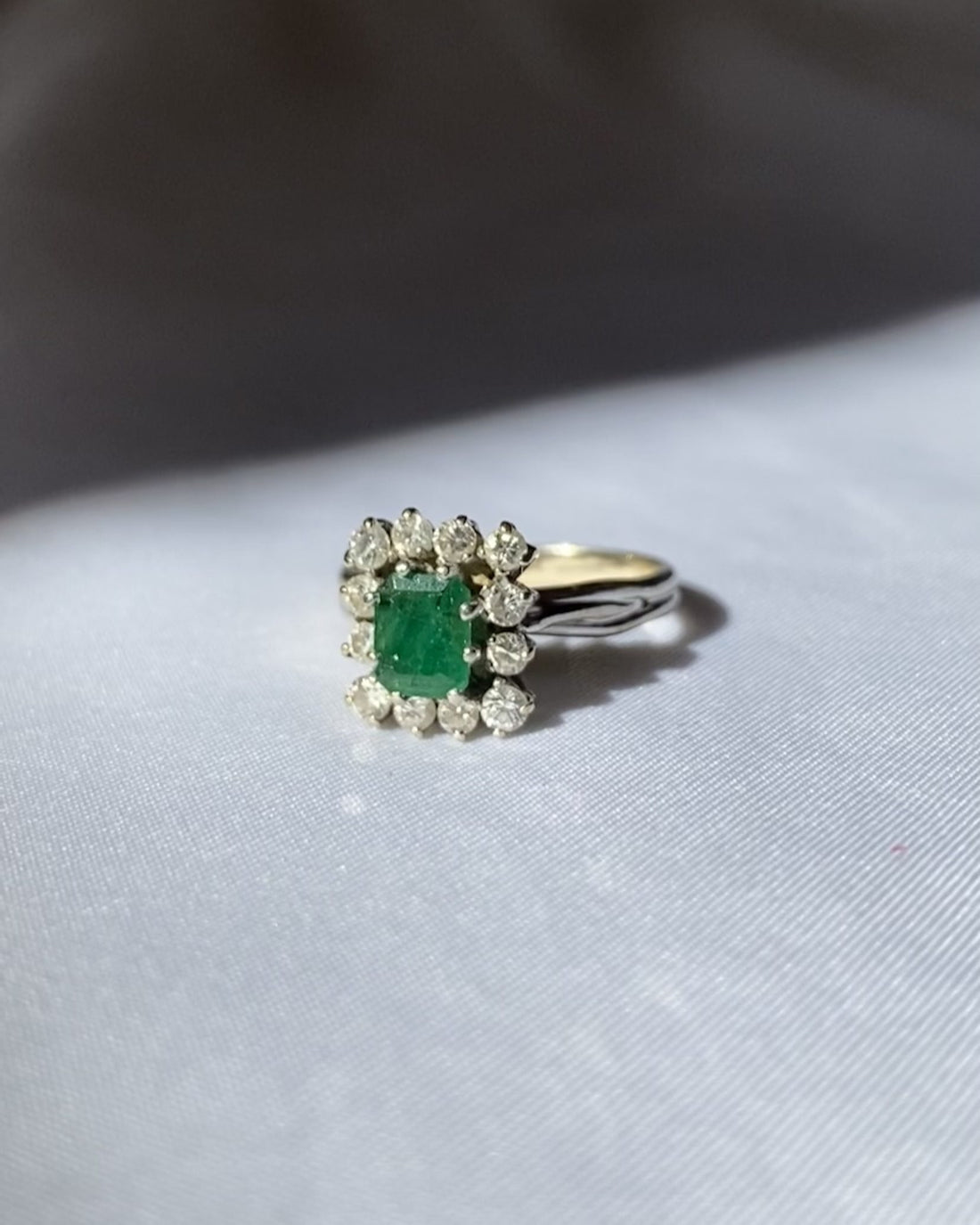 Bague Marguerite Emeraude et Diamants &quot;Marta&quot;