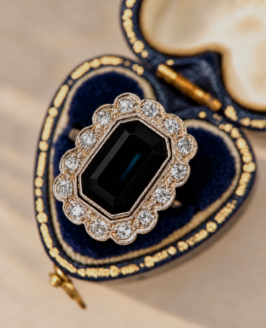 Bague Art-déco Saphir Teal 5.10 carats &amp; Diamants 4.88g "Janette"