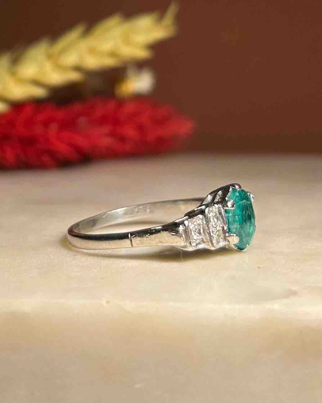 Bague Art-Déco Émeraude 1 Carat et Diamants "Kary"