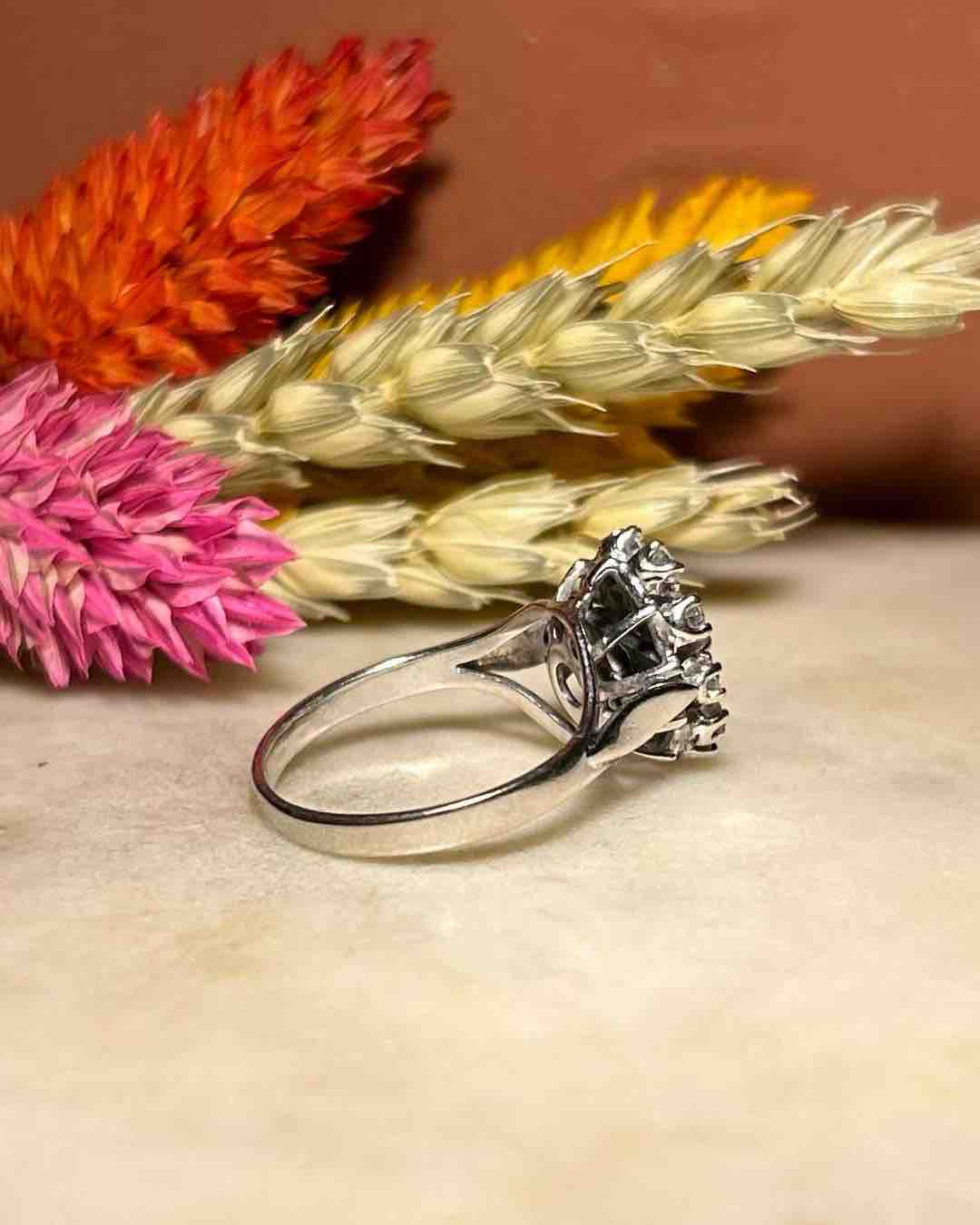 Anillo de margaritas con diamantes "Johara"