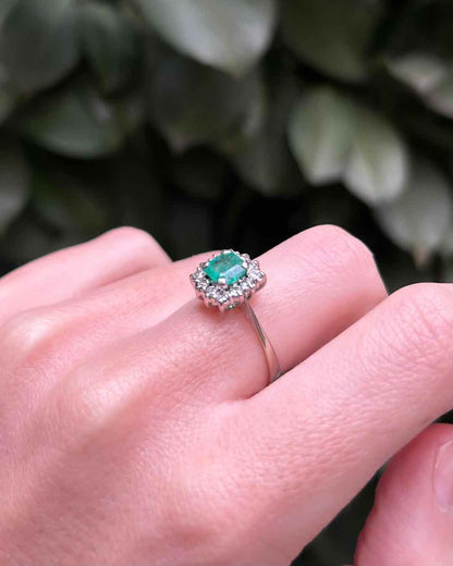 Bague Marguerite Émeraude 0.55 carat &amp; Diamants &quot;Ayla&quot;