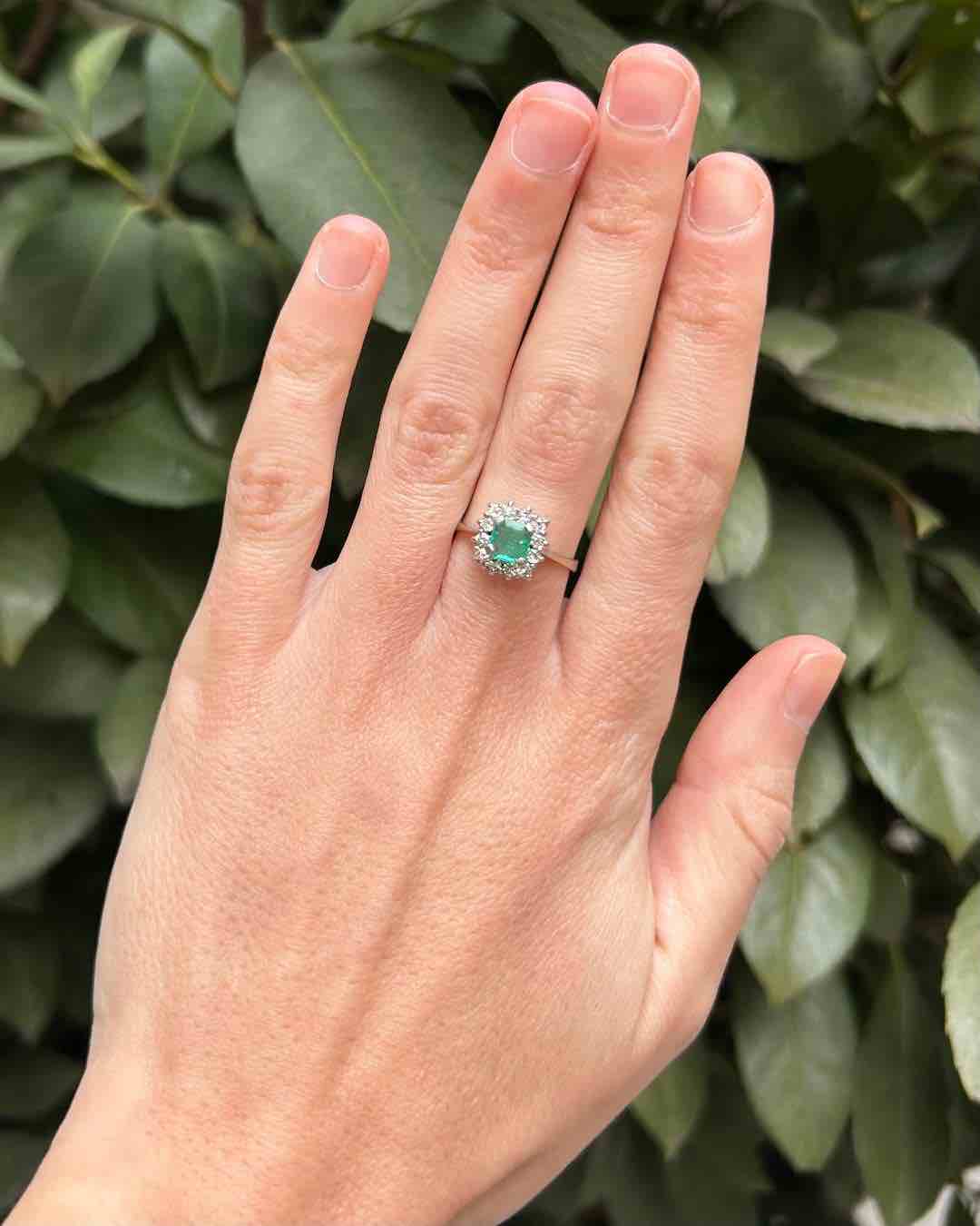 Bague Marguerite Émeraude 0.55 carat &amp; Diamants &quot;Ayla&quot;