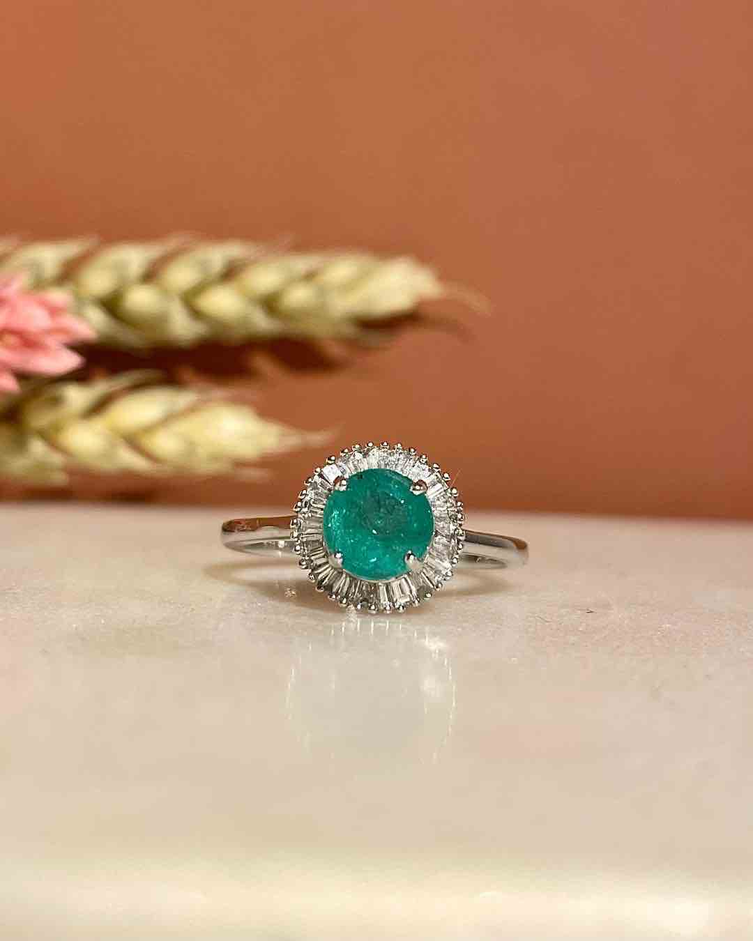 Bague Style Art-Déco Émeraude 0.80 carat &amp; Diamants &quot;Évélia&quot;