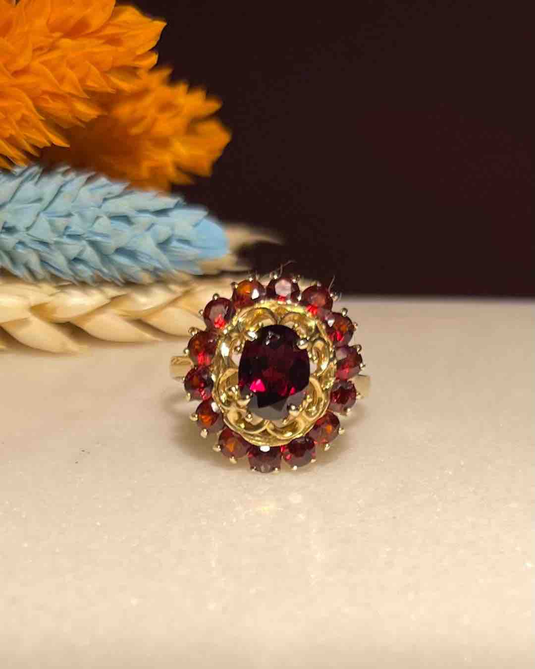 Bague Marguerite Marquise Grenats 2.70 carats &quot;Magdalena&quot;