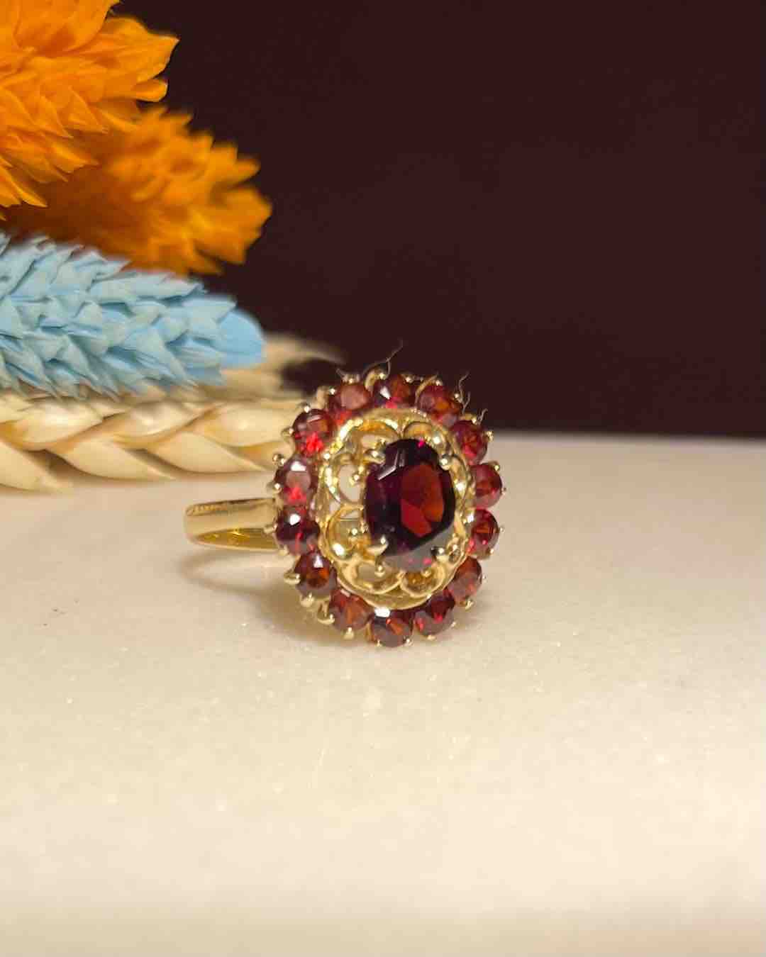 Bague Marguerite Marquise Grenats 2.70 carats &quot;Magdalena&quot;