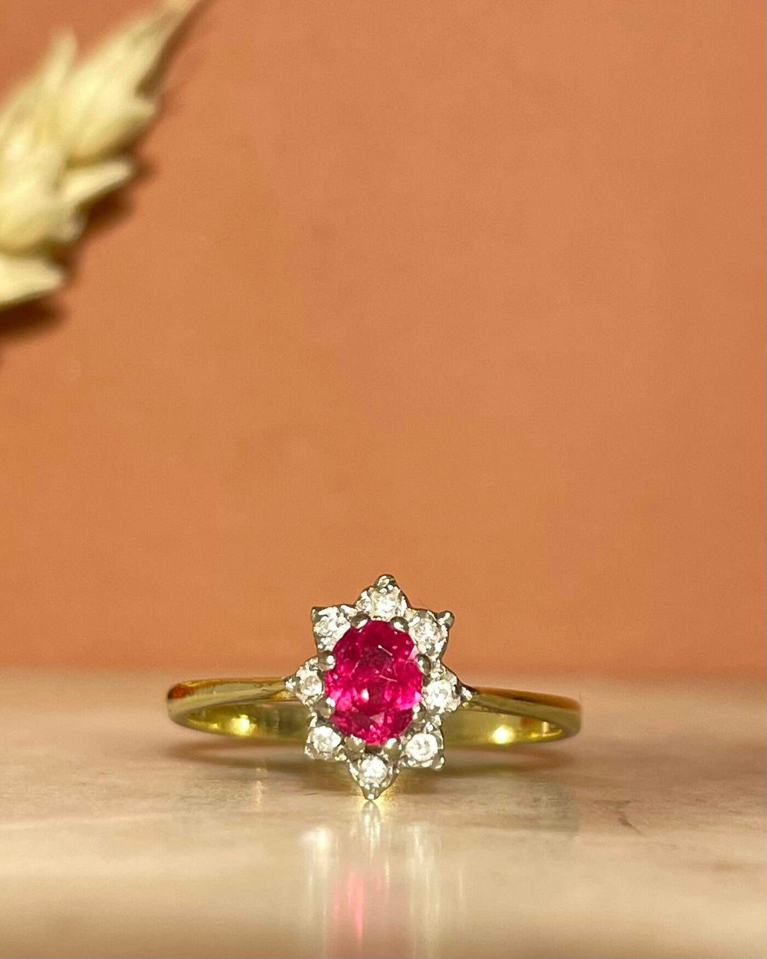 Anillo de margaritas con rubí de 0,45 quilates y 8 diamantes &quot;Prue&quot;