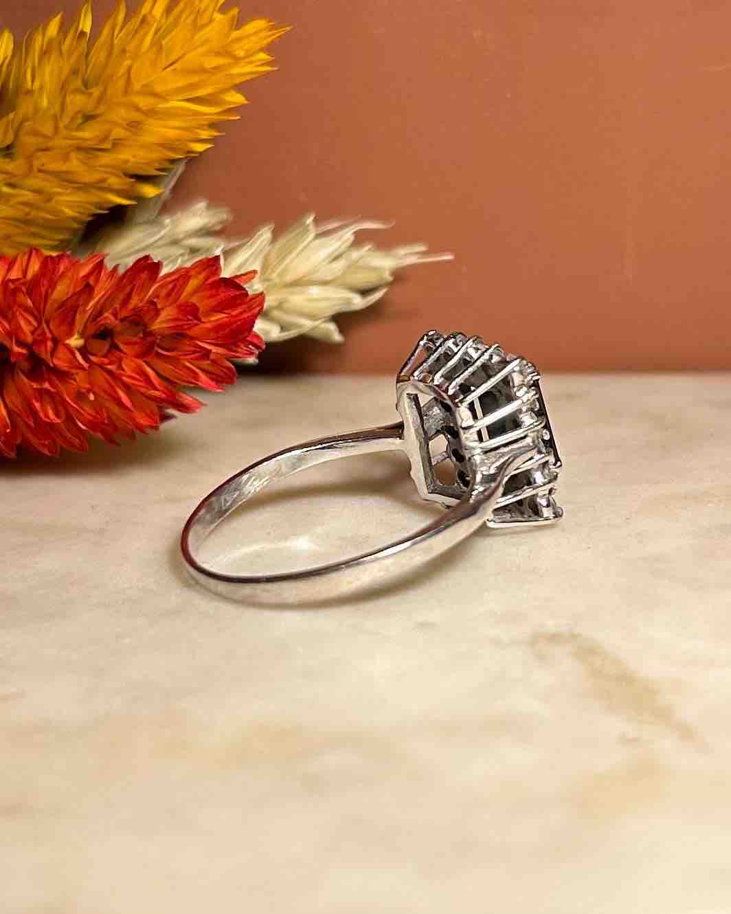 Bague Marguerite Saphir 2.70 carats &amp; Diamants &quot;Popy&quot;