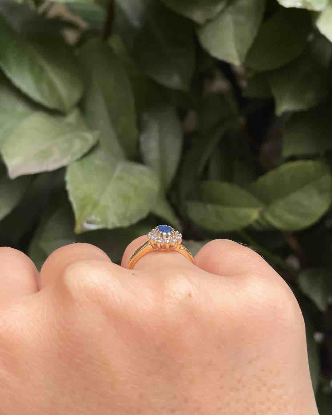Anillo "Nélia" con margaritas de zafiro y diamantes