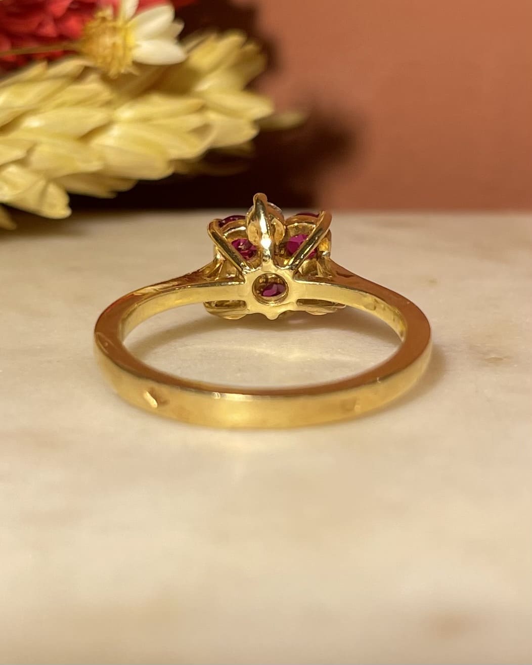 Bague Marguerite Rubis &amp; Diamants "Cressida" - Elliade Paris