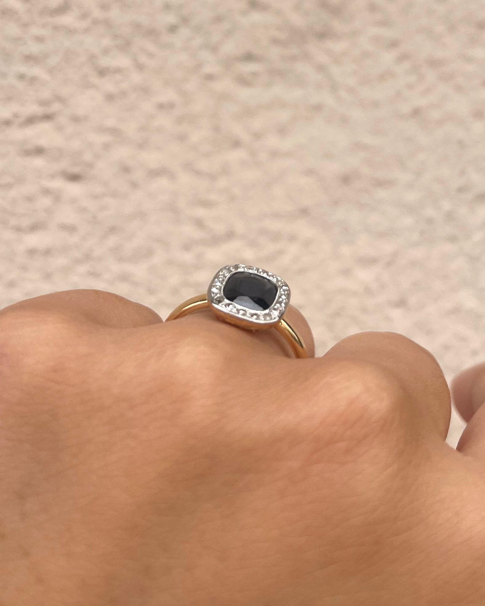Anillo estilo Art-Deco zafiro 1.80 quilates y diamantes "Simmy"