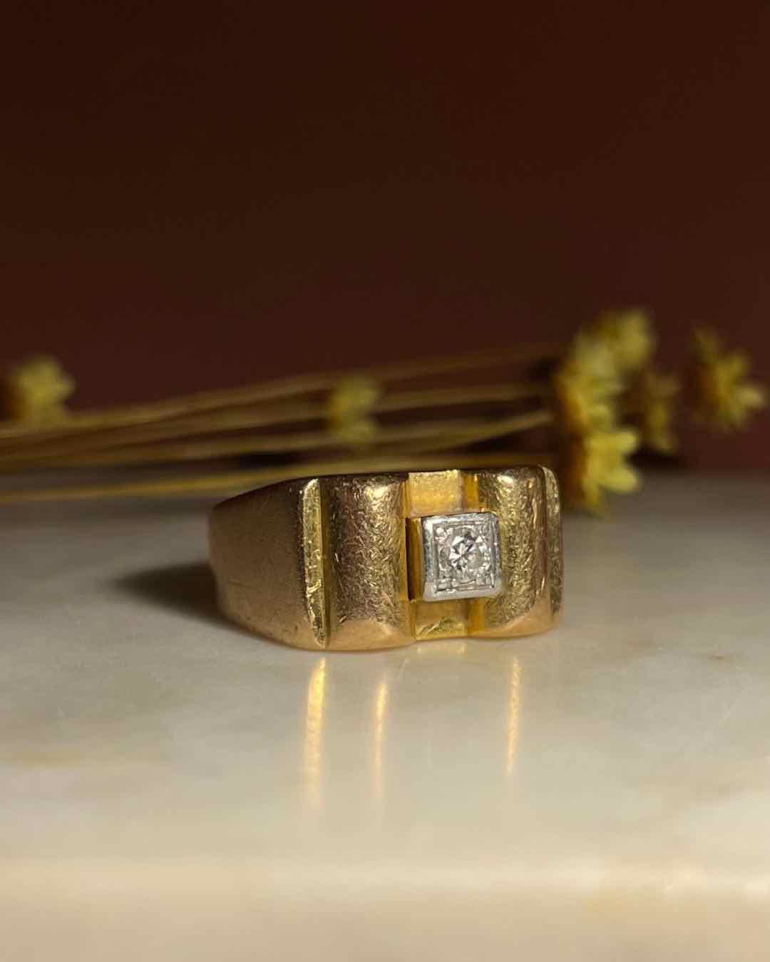 Anillo de tanque con diamantes &quot;Marla&quot; de 0,20 quilates