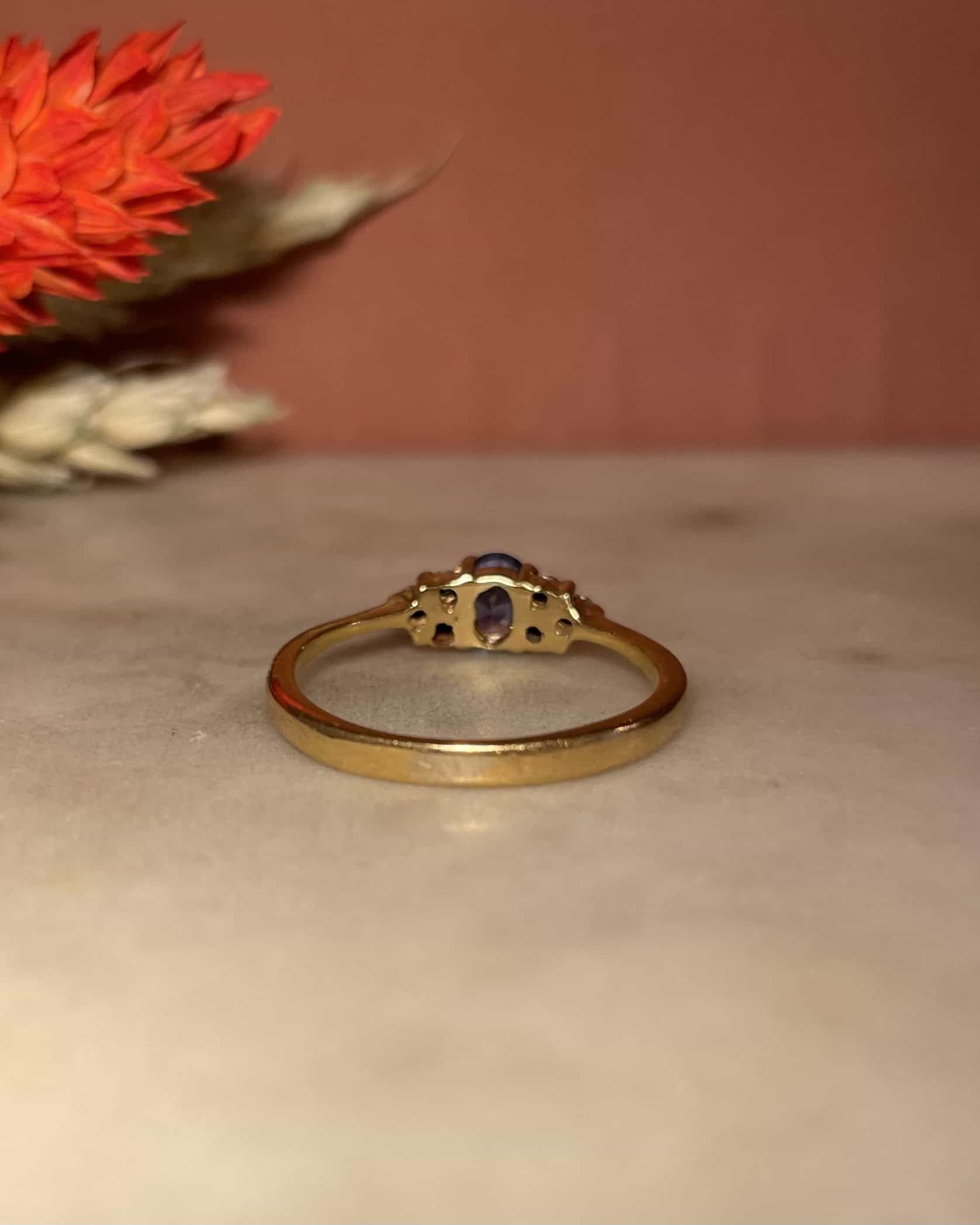 Anillo trilogía "Camille" de zafiro y 6 diamantes