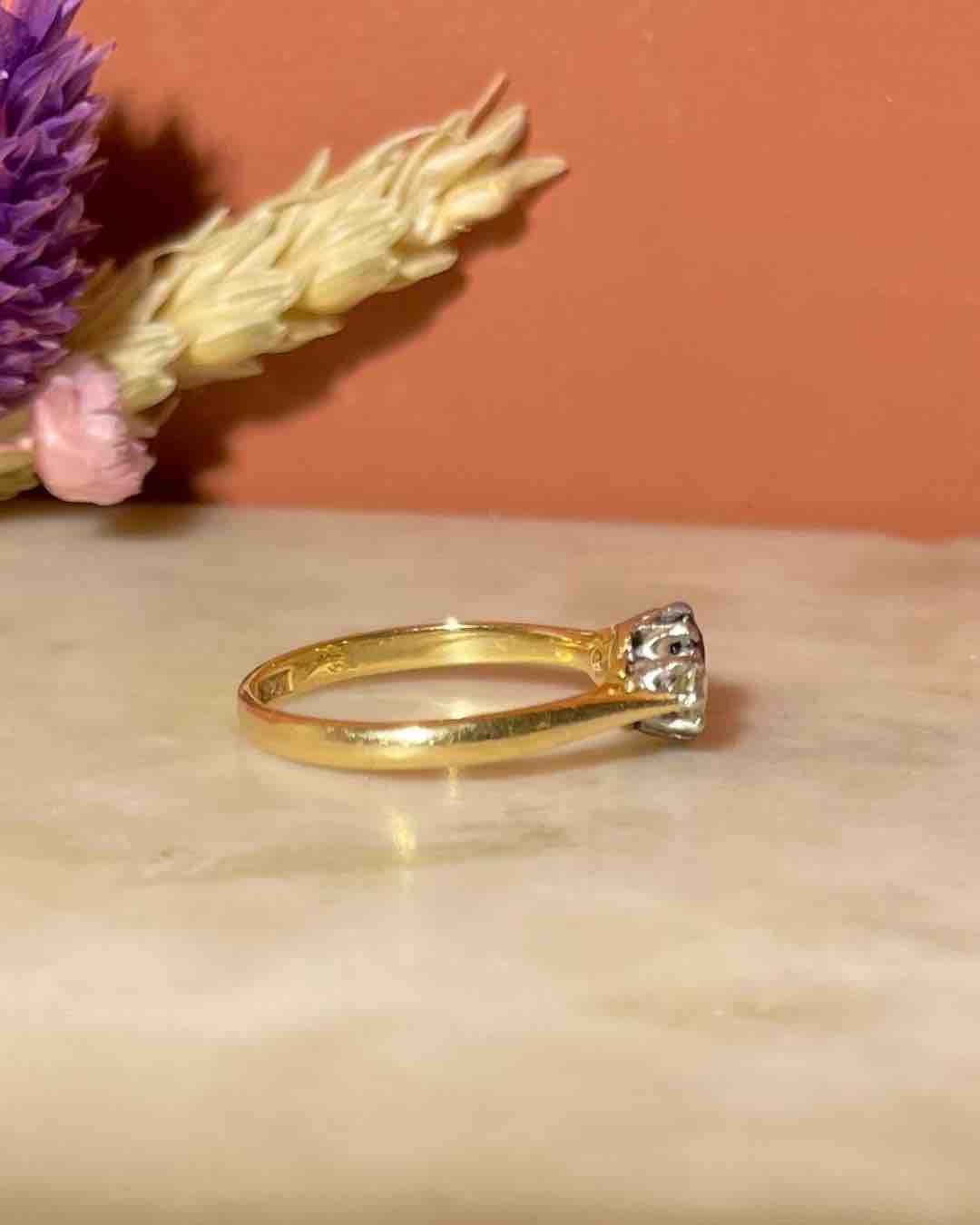 Anillo trilogía de zafiros y diamantes "Yuki"