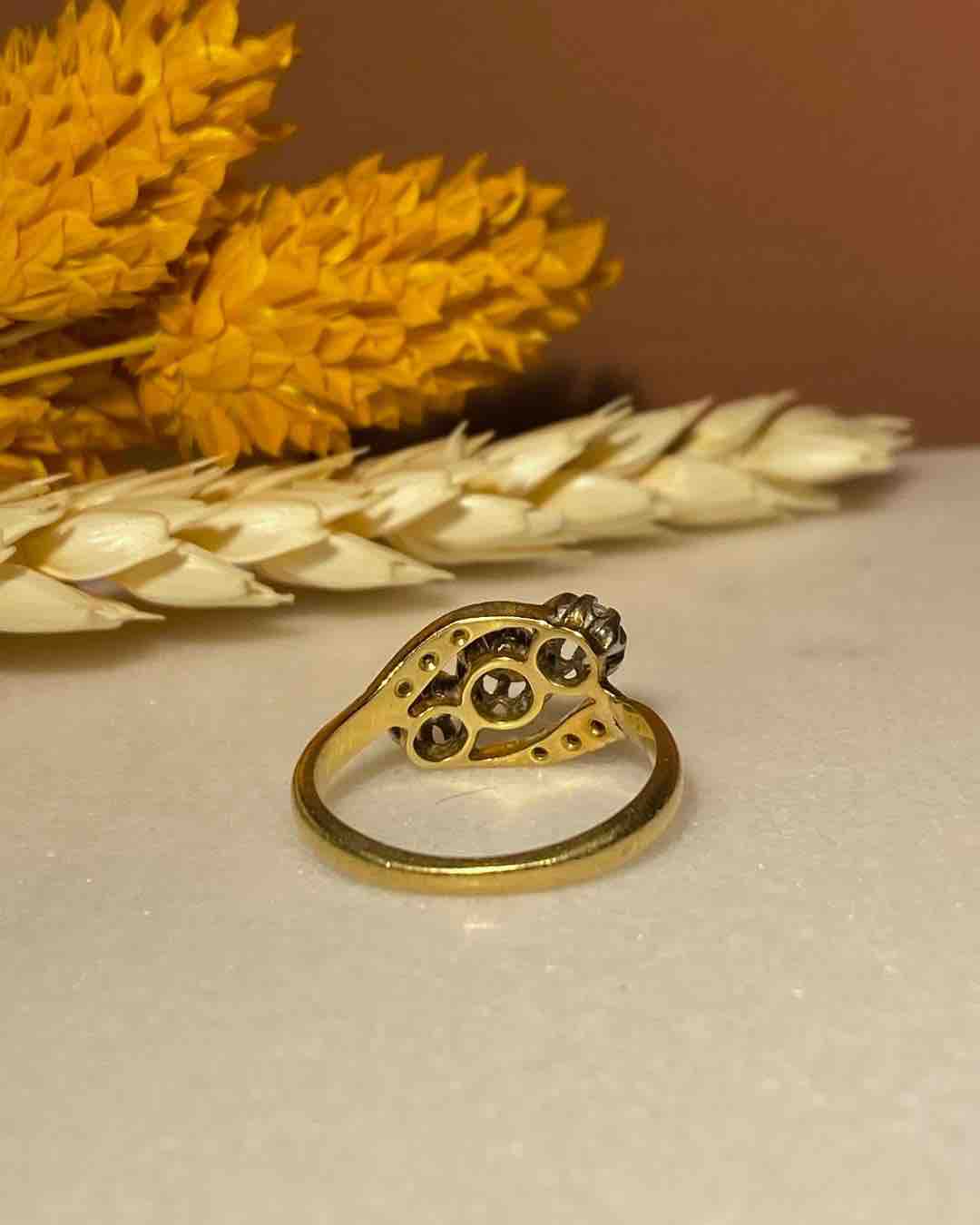 Anillo Art Déco Tourbillon Trilogy con diamantes "Vallerie"