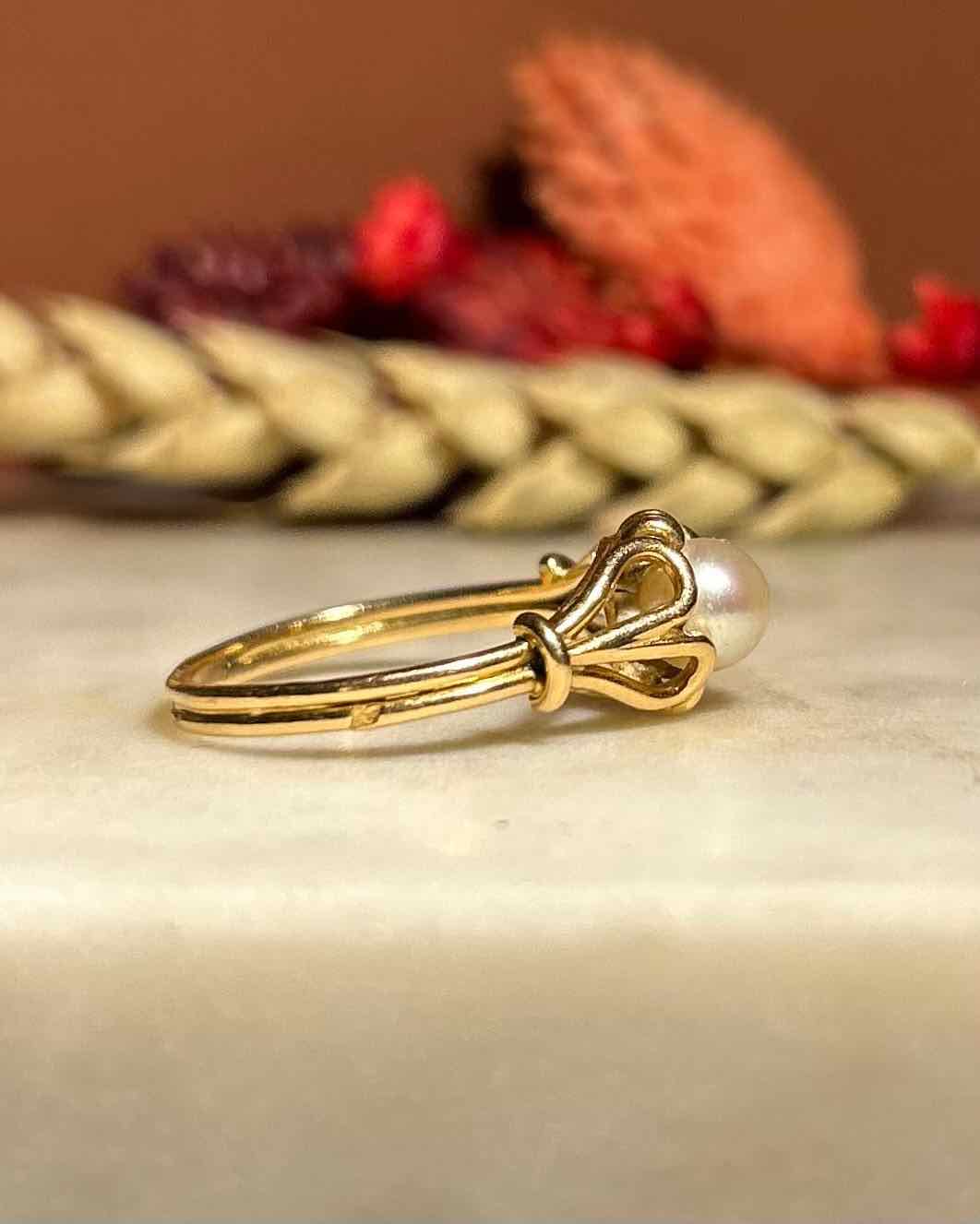 Anillo vintage de perla y oro "Agatha"
