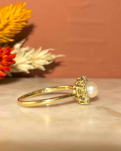 Anillo de margaritas con perla y 12 diamantes &quot;Jensyn&quot;