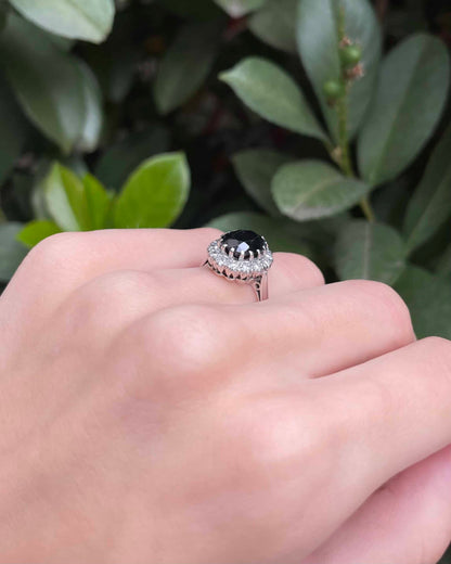Bague Marguerite Saphir 3.90 Carats &amp; 14 Diamants &quot;Dulcie&quot;