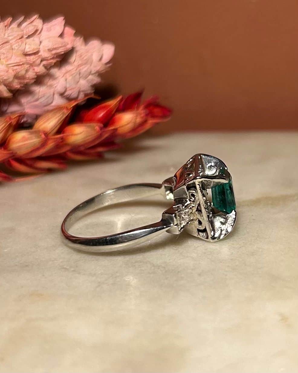 Bague Art-Déco Emeraude 0.75 carat &amp; Diamants "Eyra"