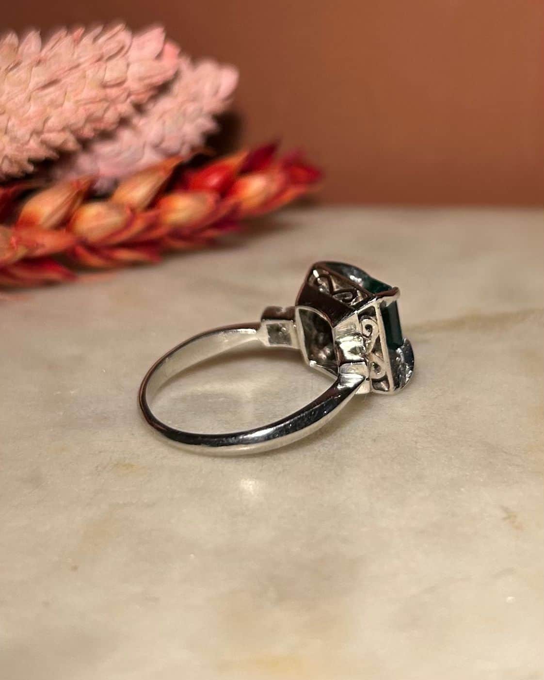 Bague Art-Déco Emeraude 0.75 carat &amp; Diamants "Eyra"