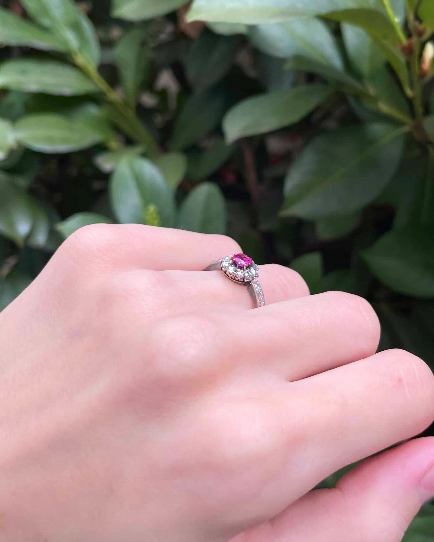 Bague Marguerite Saphir Rose &amp; 16 Diamants &quot;Fallon&quot;