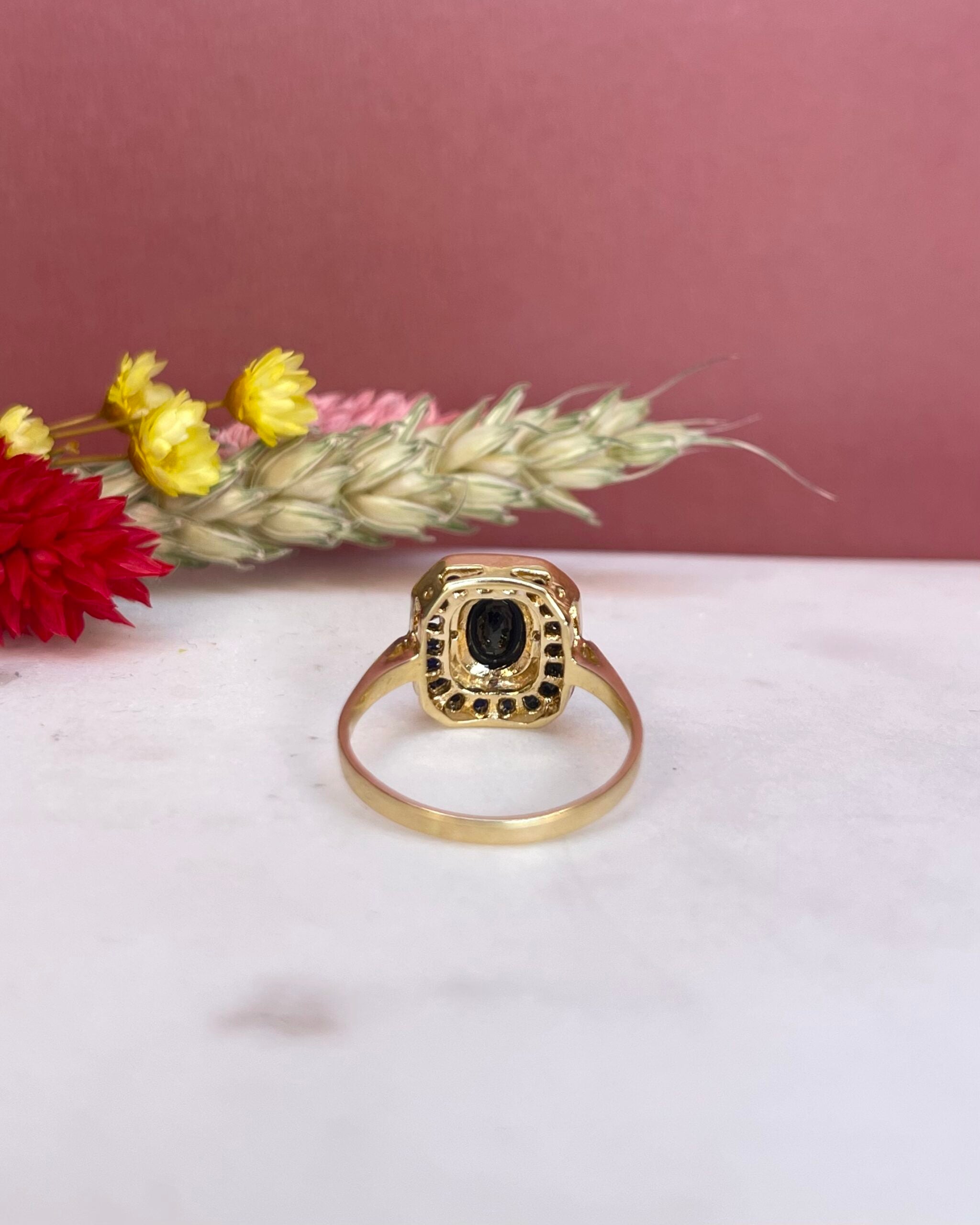 Bague Art-Déco 19 Saphirs 1.19 carat &amp; Diamants "Clarita" - Elliade Paris