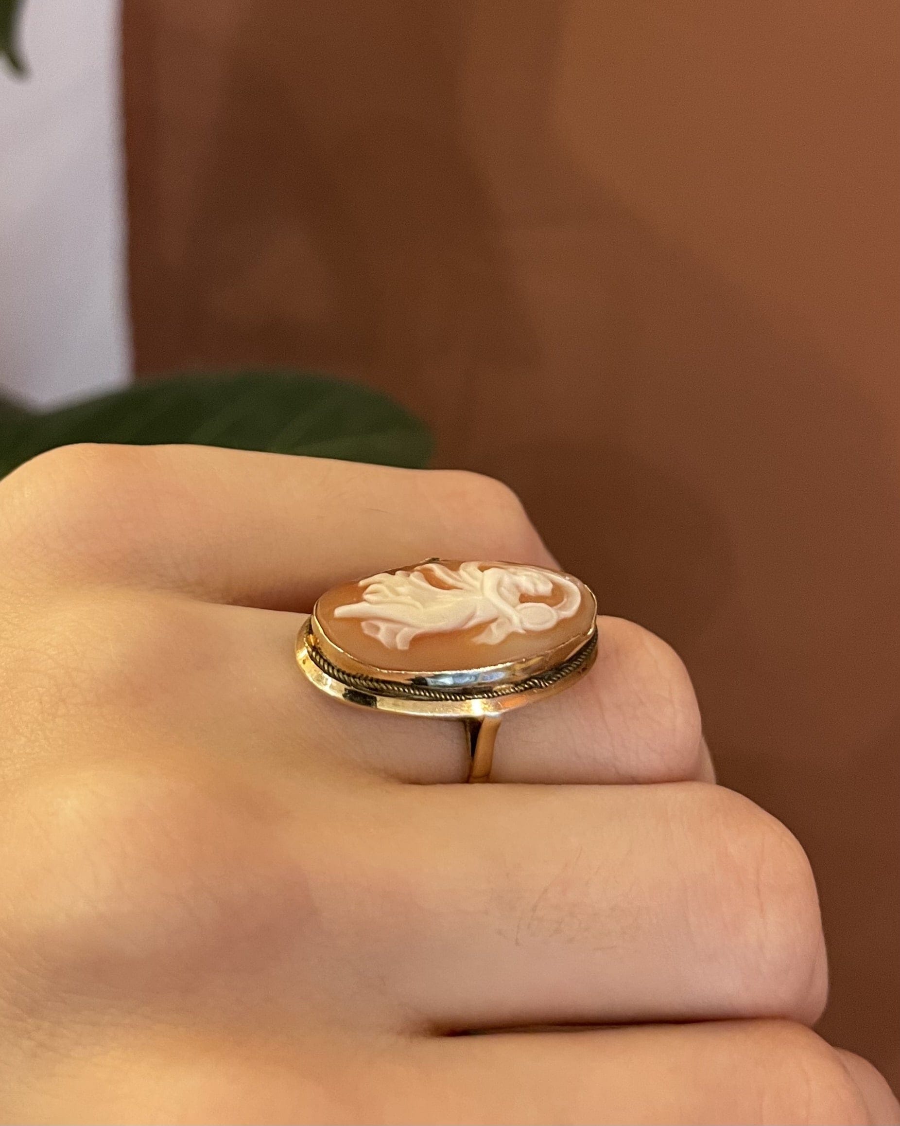 Vintage Shell Cameo Ring "Petros"