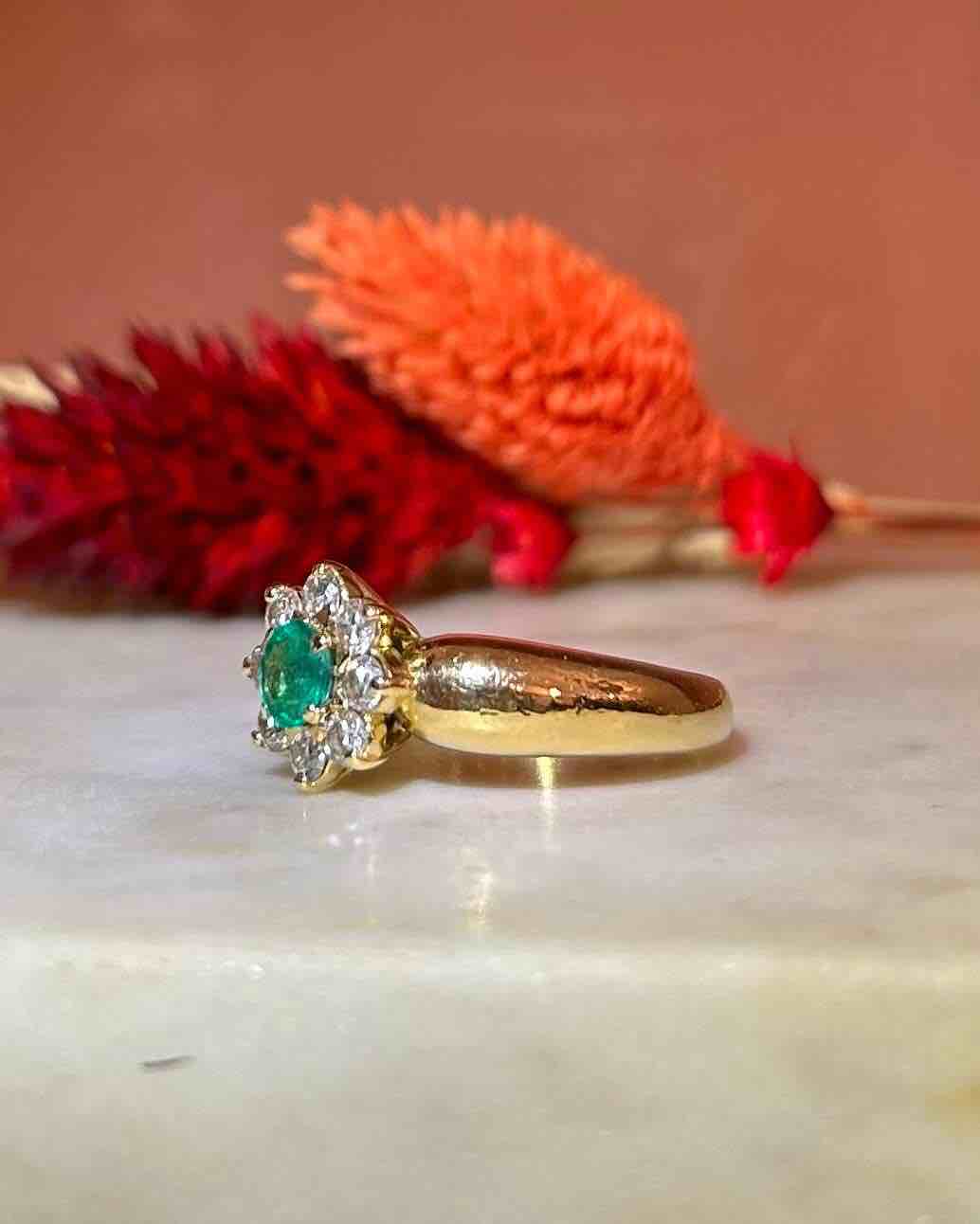 Bague Marguerite émeraude &amp; diamants &quot;Marion&quot;