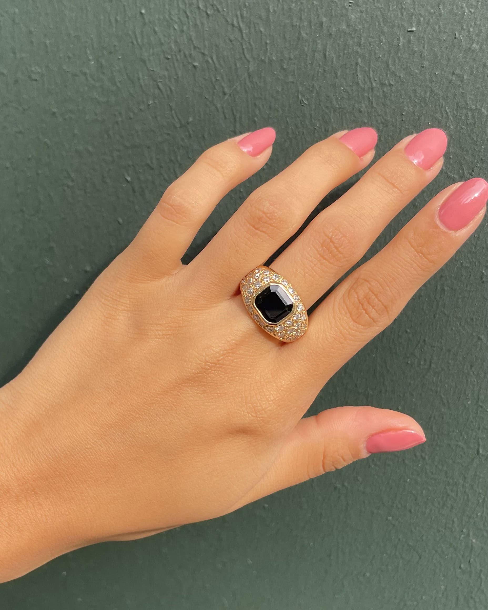 Anillo brazalete &quot;Ángel&quot; con zafiro de 1,70 quilates y 34 diamantes