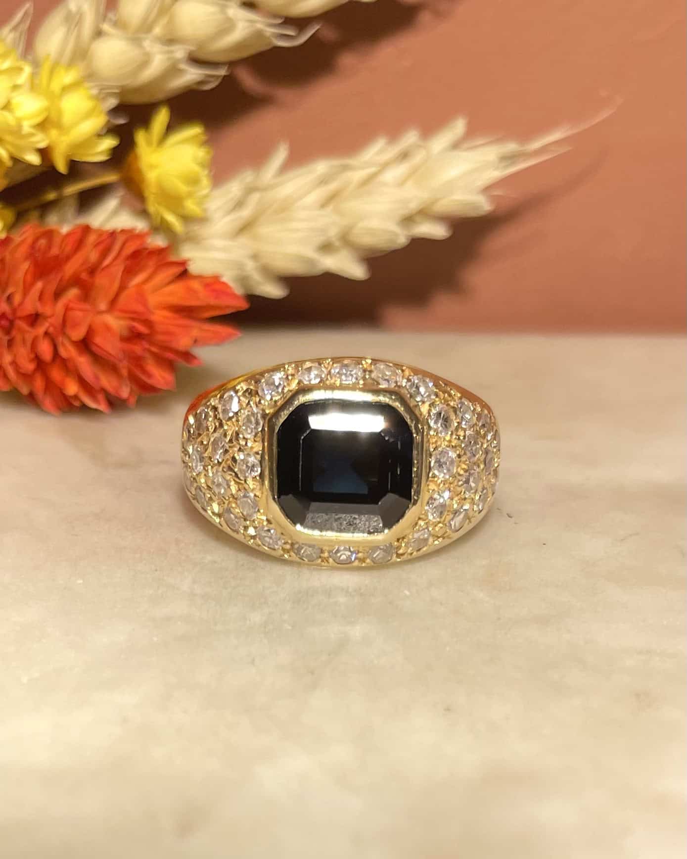 Anillo brazalete &quot;Ángel&quot; con zafiro de 1,70 quilates y 34 diamantes