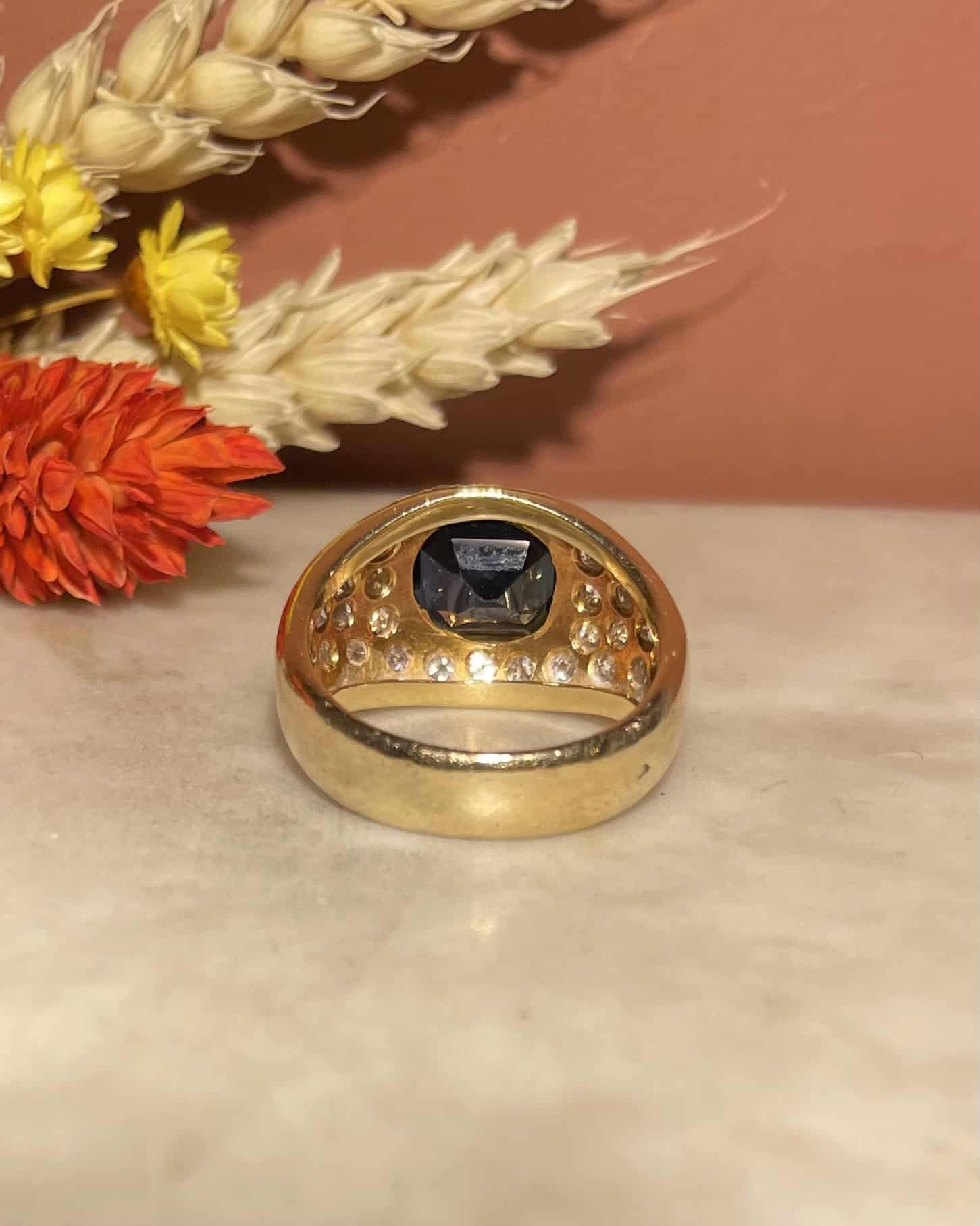 Anillo brazalete &quot;Ángel&quot; con zafiro de 1,70 quilates y 34 diamantes