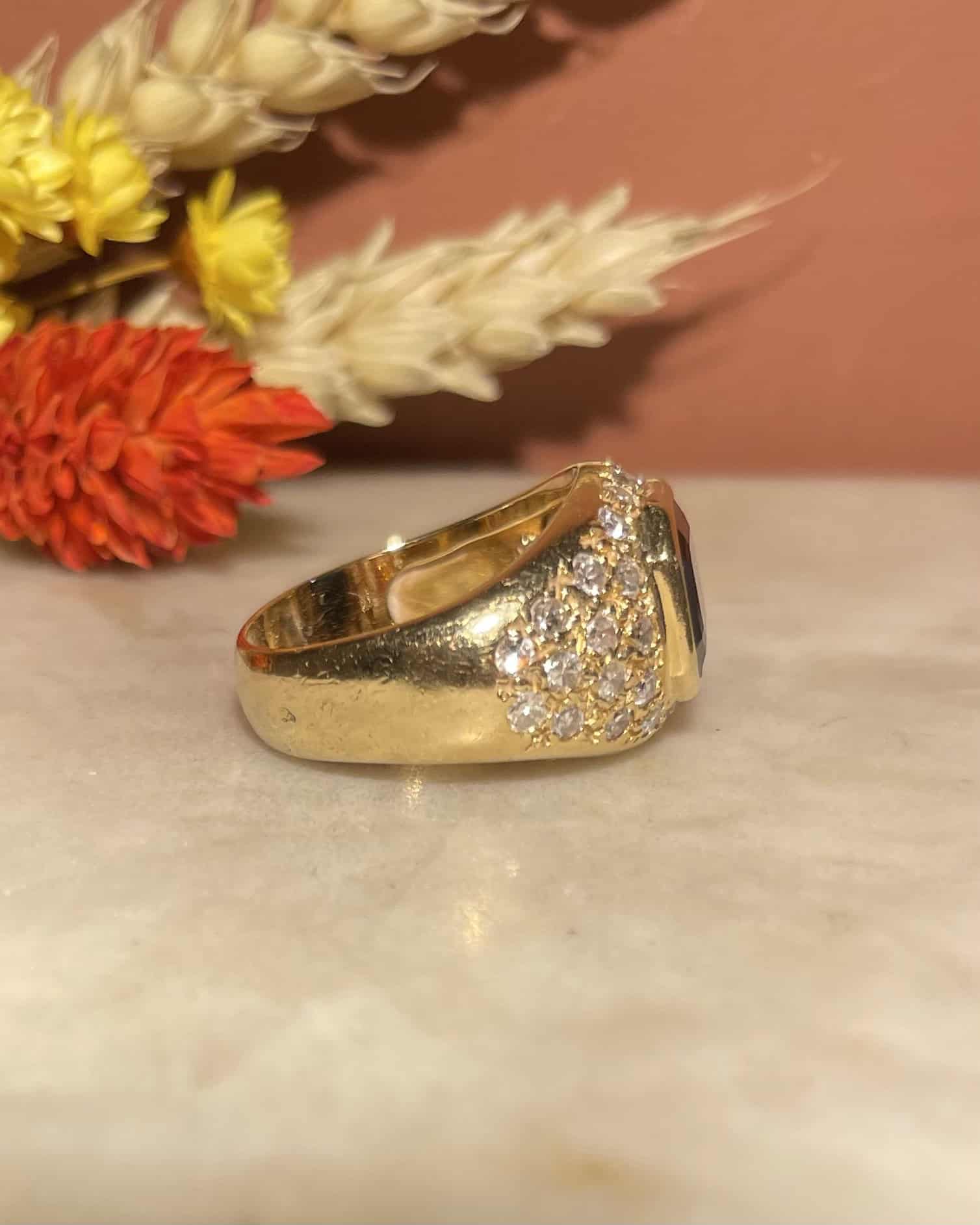 Anillo brazalete &quot;Ángel&quot; con zafiro de 1,70 quilates y 34 diamantes