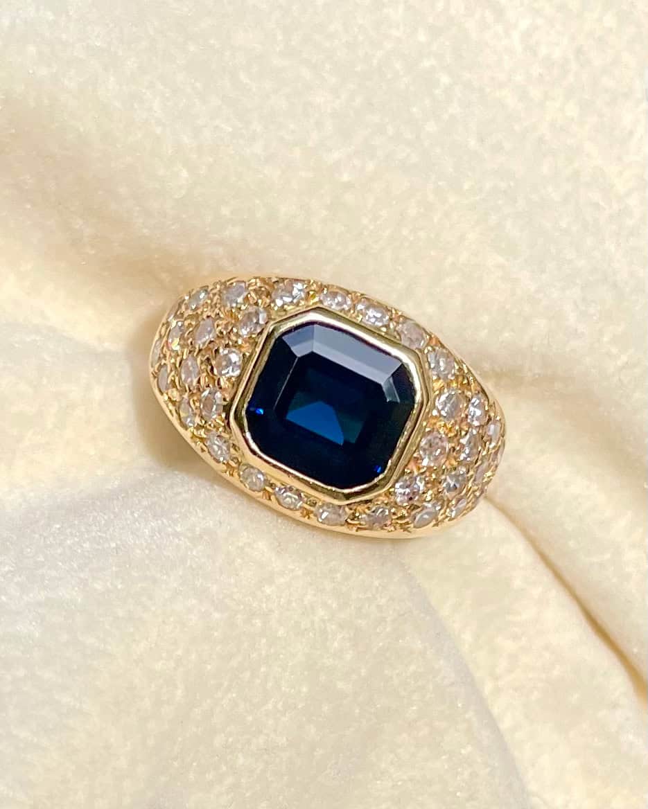 Anillo brazalete &quot;Ángel&quot; con zafiro de 1,70 quilates y 34 diamantes