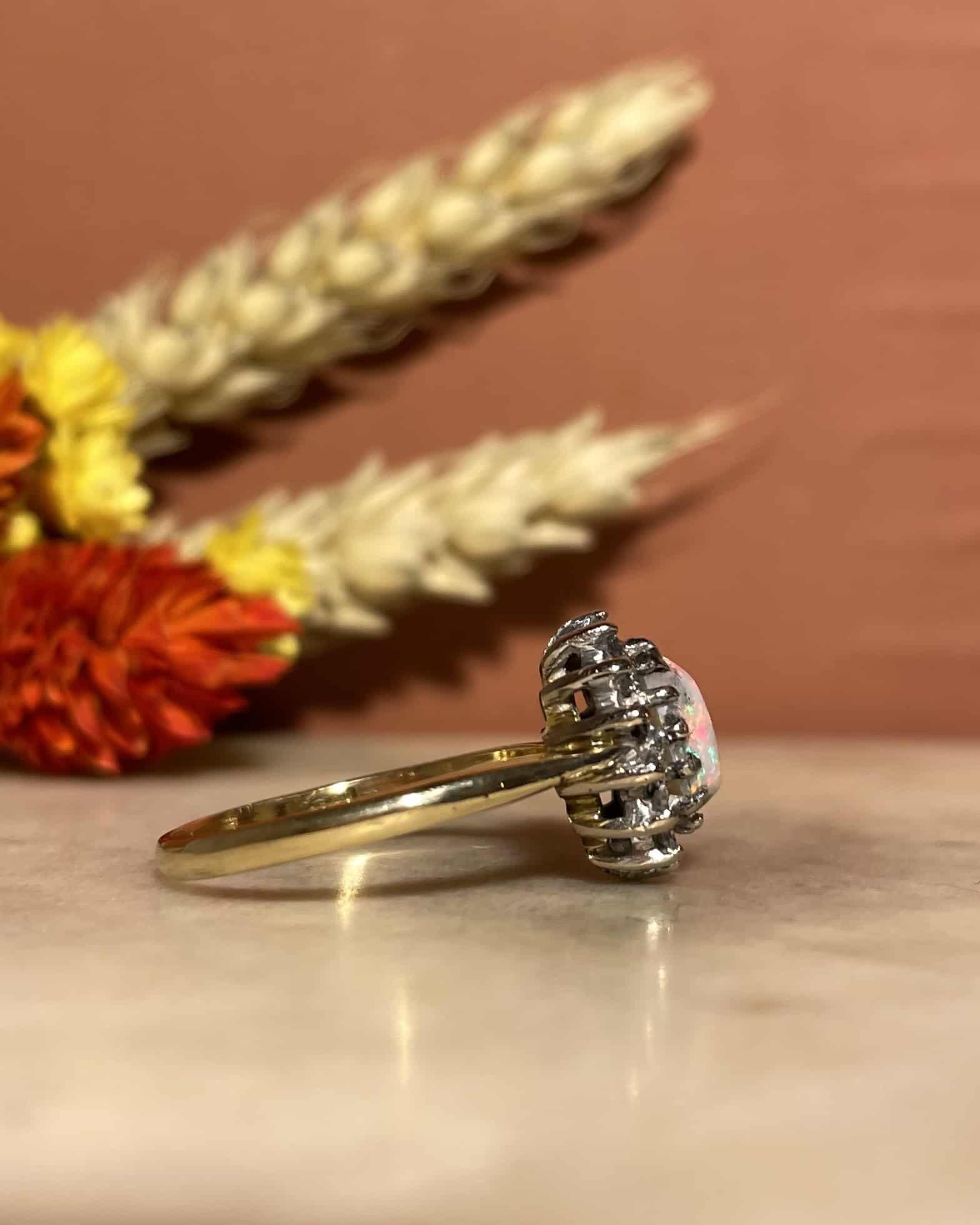Bague Marguerite Opale &amp; 14 Diamants "Izzy" - Elliade Paris