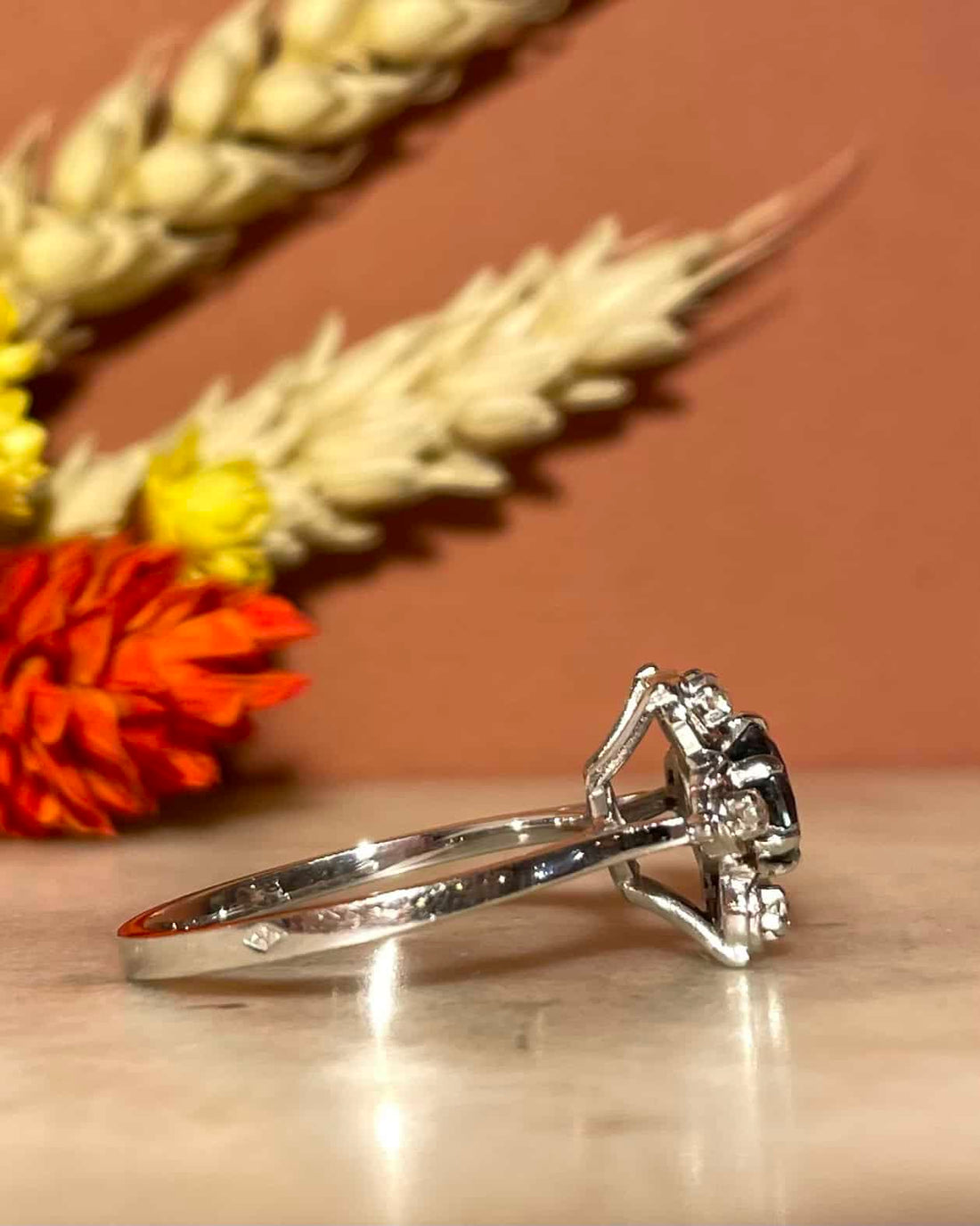 Bague Marguerite Saphir 0.60 carat &amp; Diamants &quot;Eliopé&quot;