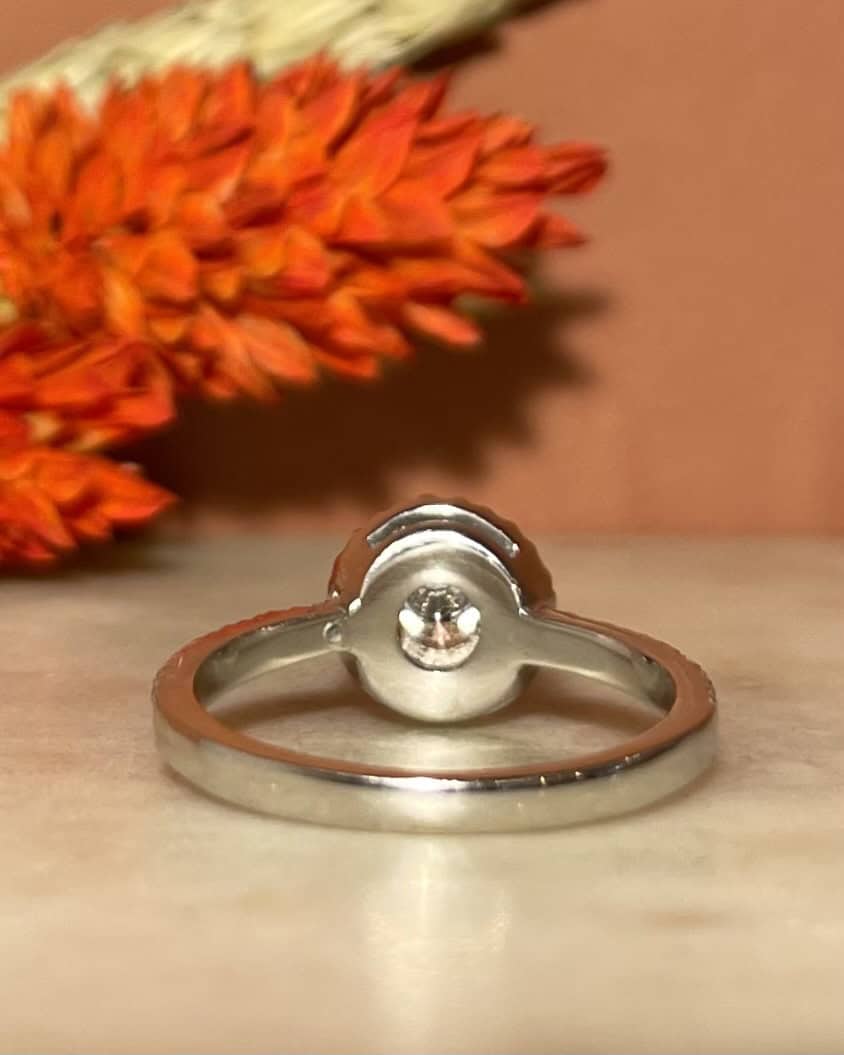 Anillo "Miranda" con 27 diamantes y margaritas