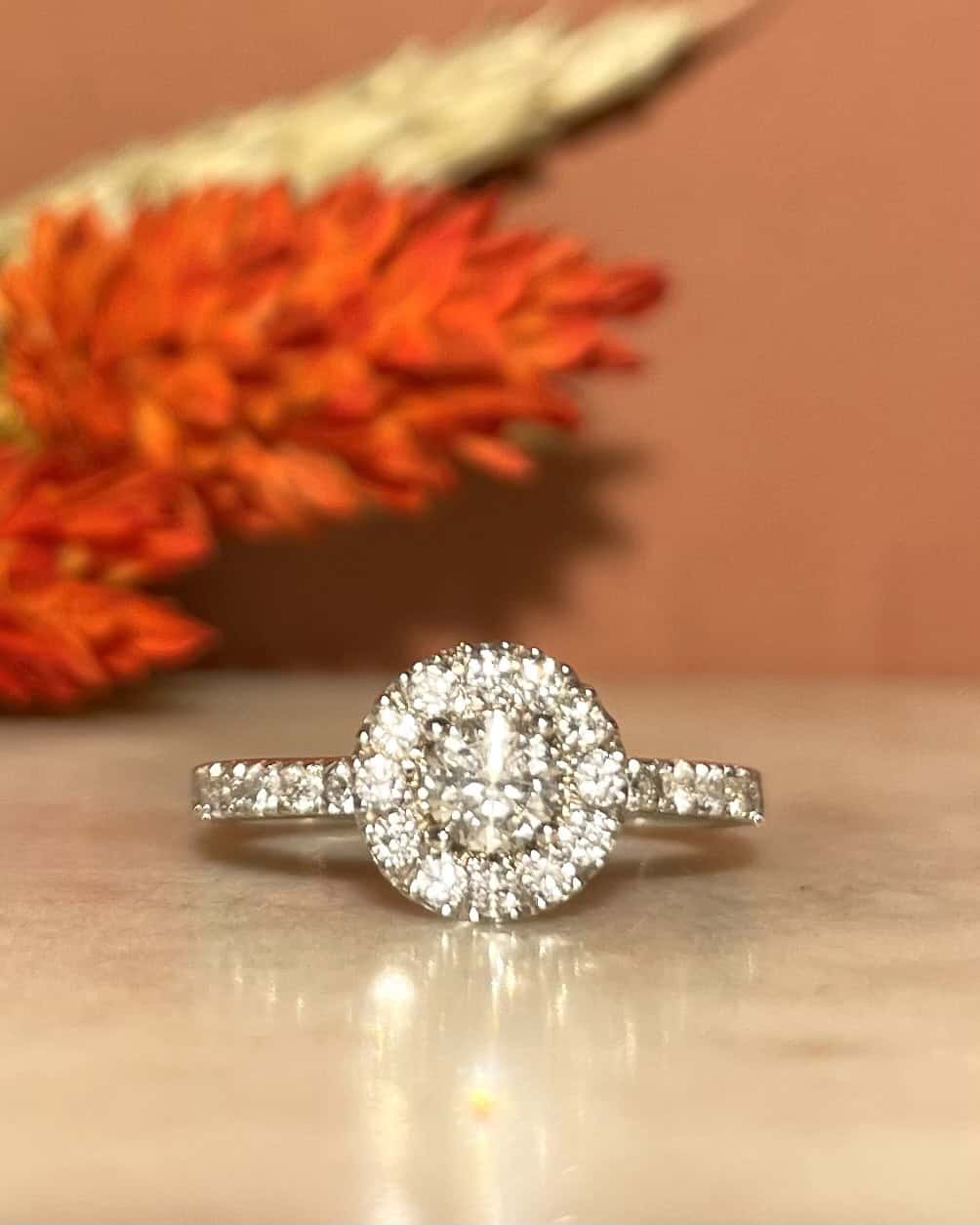 Anillo "Miranda" con 27 diamantes y margaritas