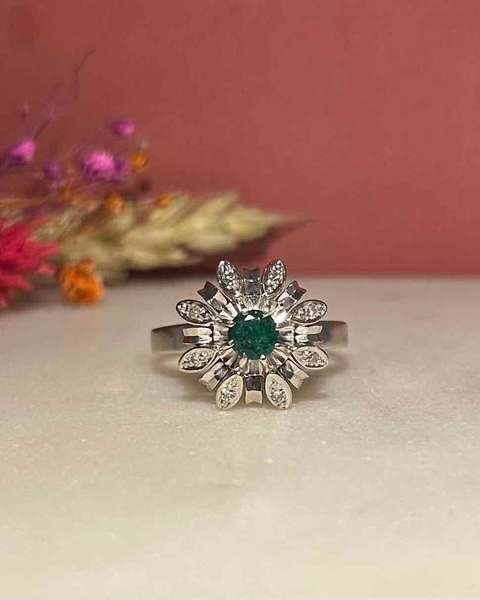 Bague Marguerite Émeraude 0.30 carat &amp; 8 Diamants "Imane" - Elliade Paris