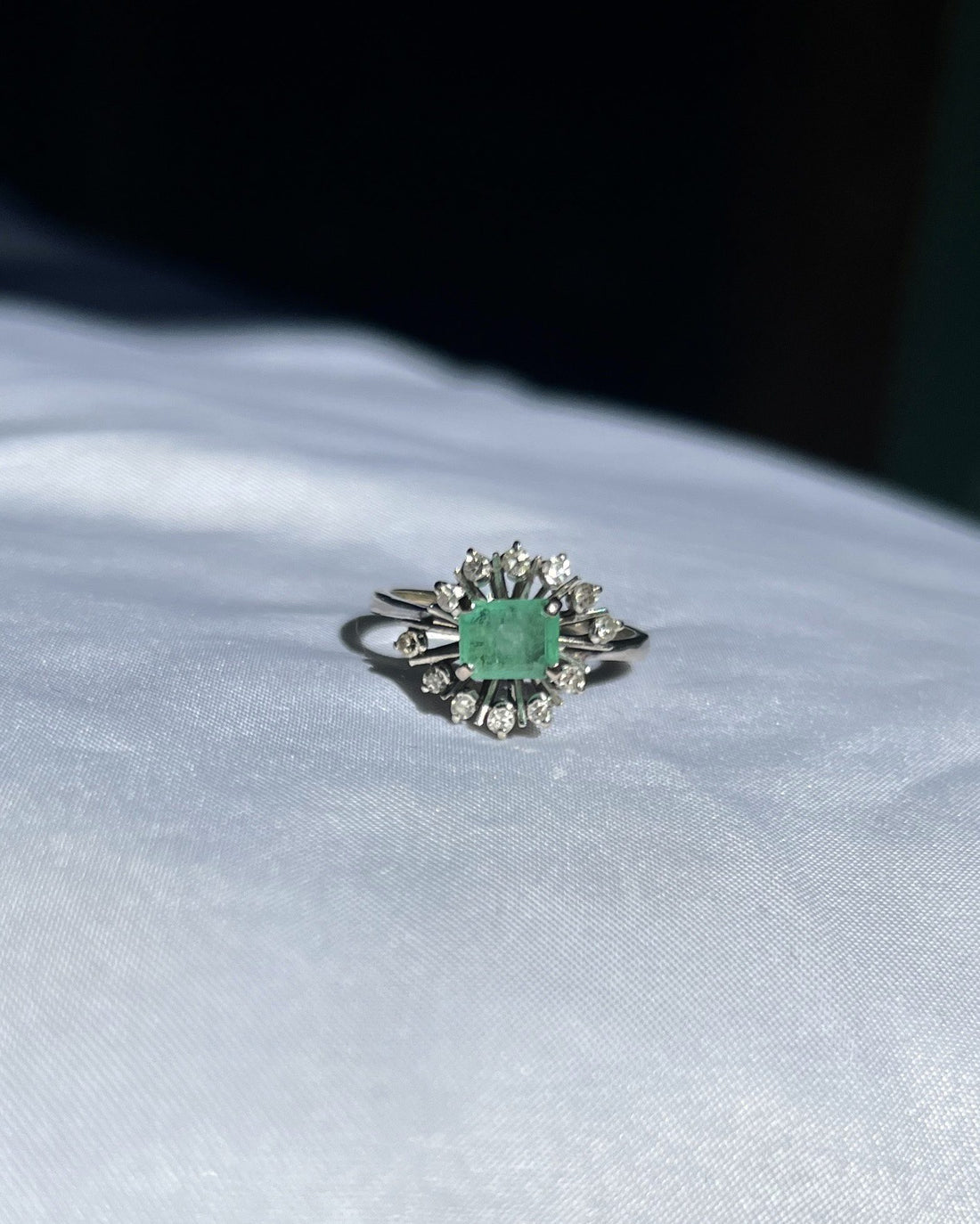 Bague Marguerite émeraude &amp; diamants &quot;Agatha&quot;