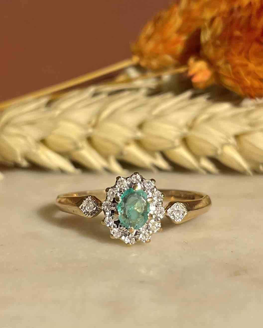 Bague Marguerite émeraude &amp; diamants &quot;Aemma&quot;