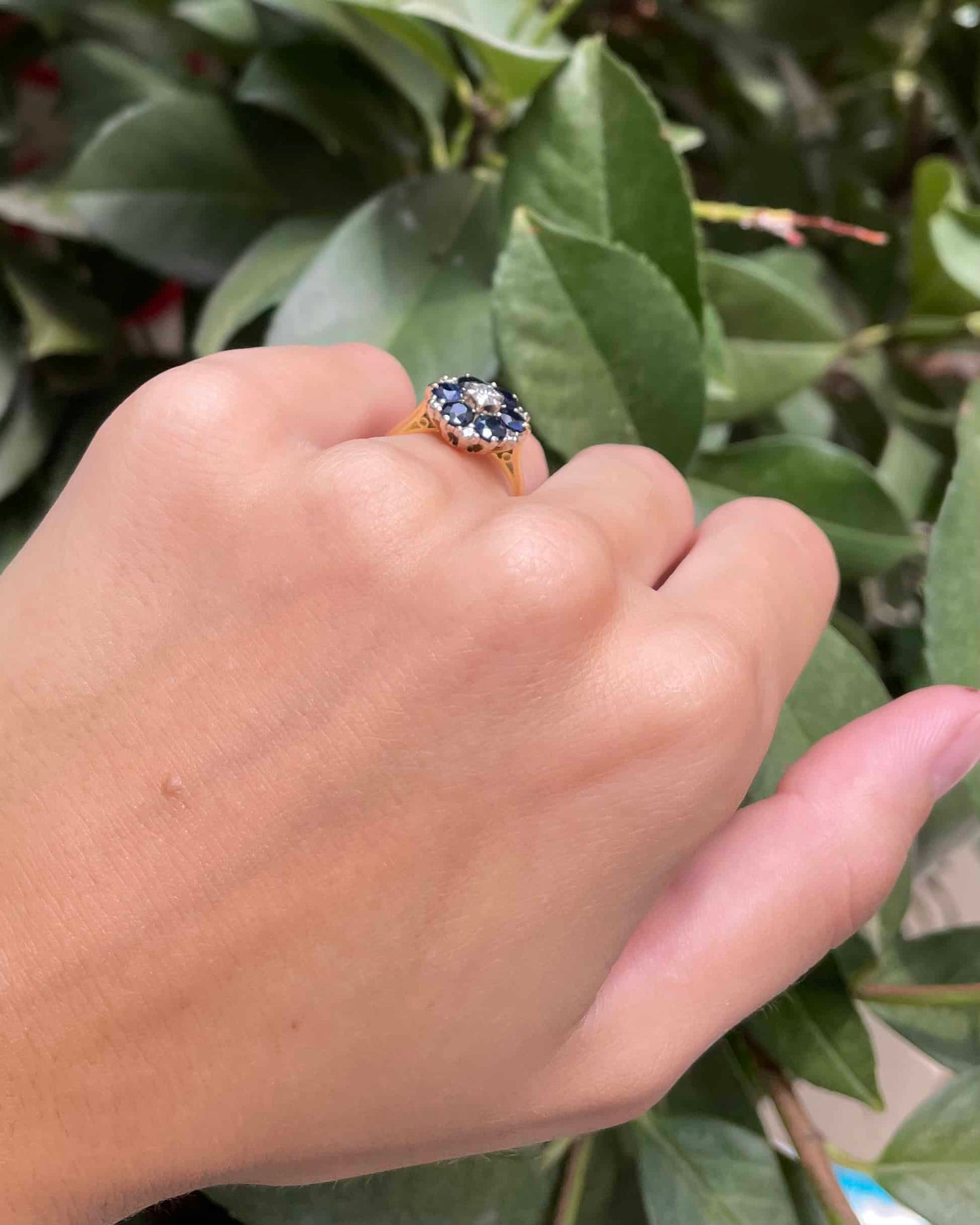 Bague Marguerite Saphirs 1.50 carat &amp; Diamants &quot;Suzy&quot;