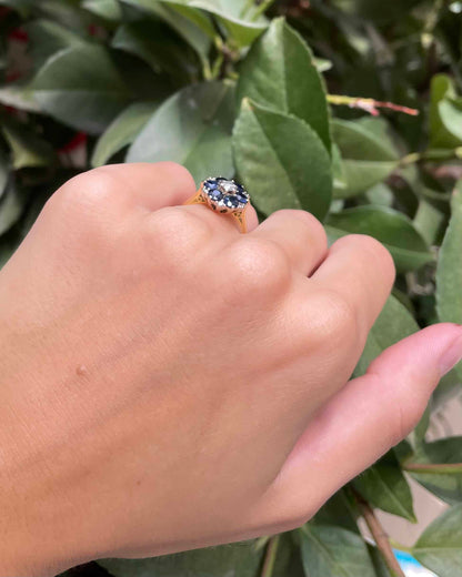 Bague Marguerite Saphirs 1.50 carat &amp; Diamants &quot;Suzy&quot;