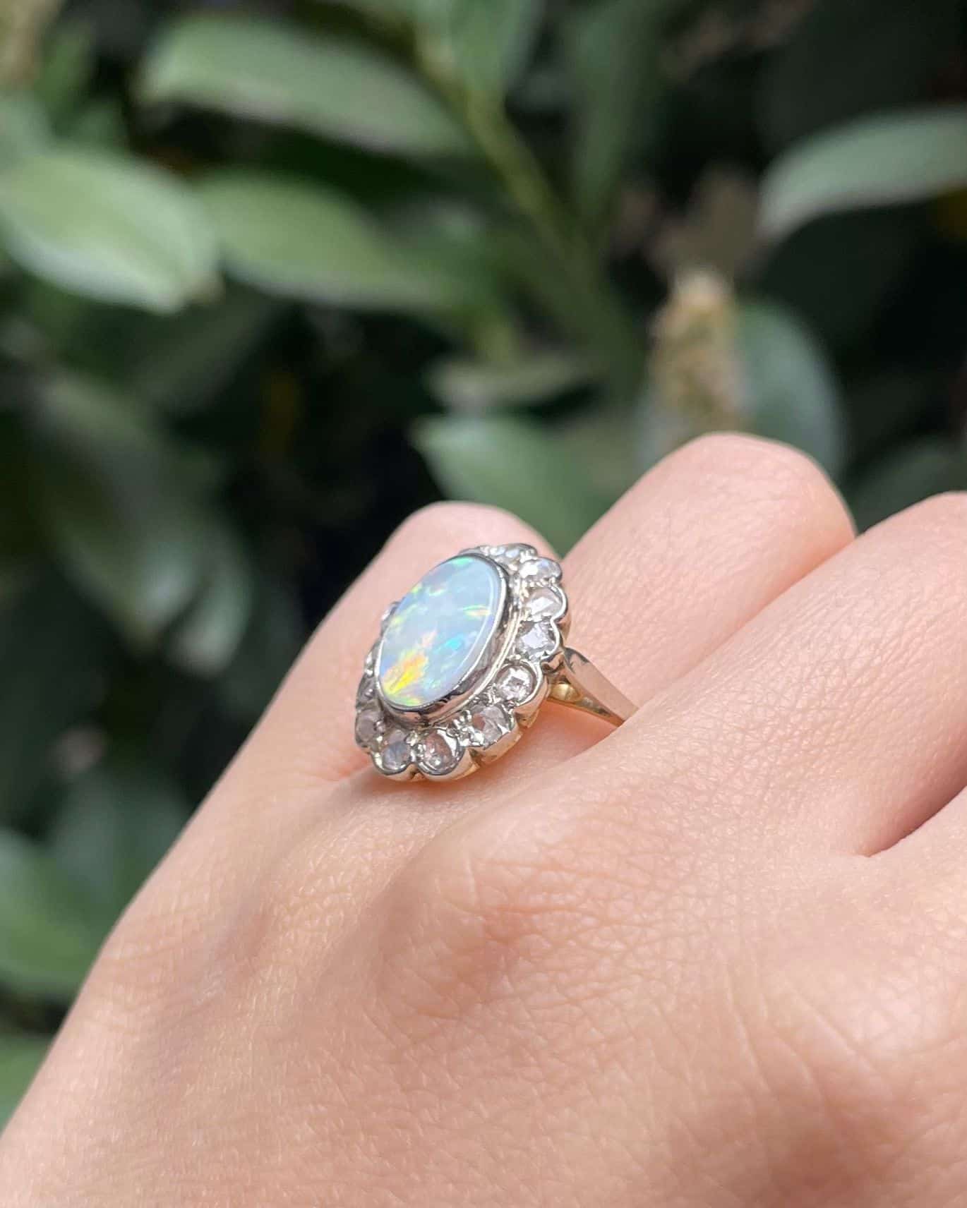 Bague Art-Déco Opale &amp; 14 Diamants "Zavia"