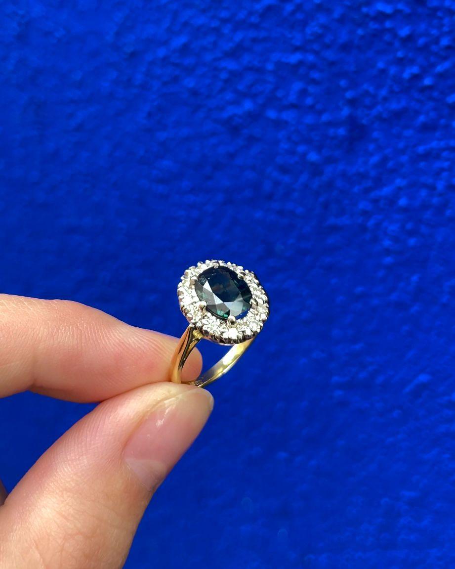 Bague Marguerite Saphir Vert 2 Carats &amp; 12 Diamants &quot;Lauren&quot;