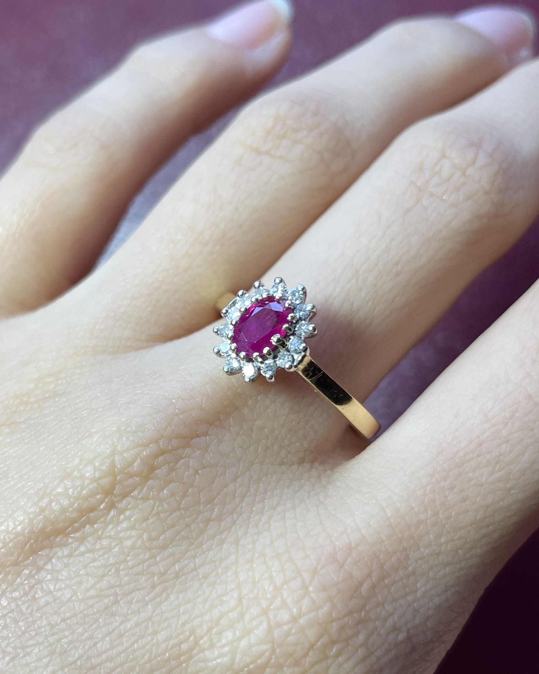 Anillo "Alice" con margaritas de rubí y diamantes